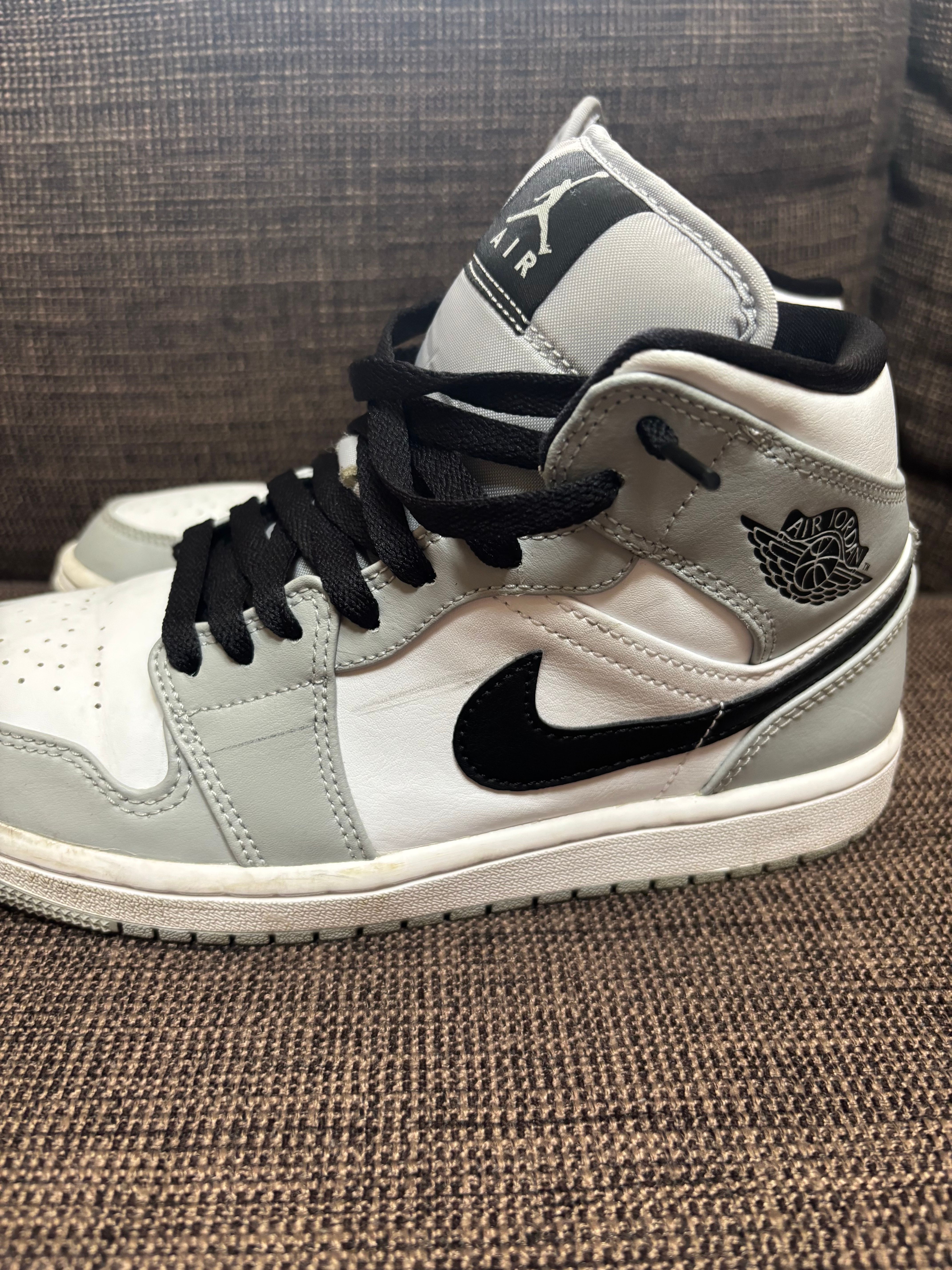 Nike Air Jordan 1 Mid "Light Smoke Grey/White/Black"