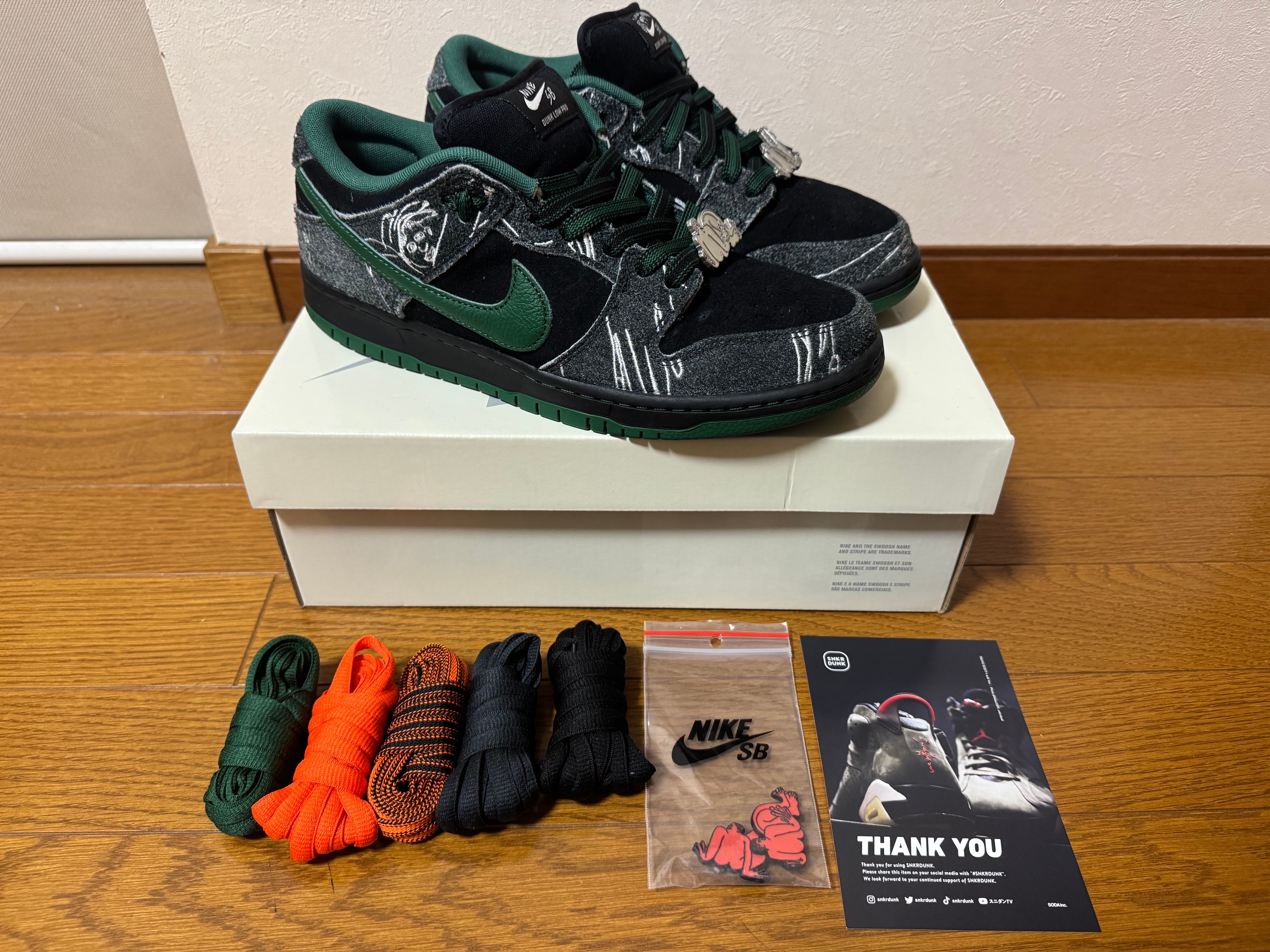 There Skateboards × Nike SB Dunk Low Pro "Anthracite and Gorge Green"