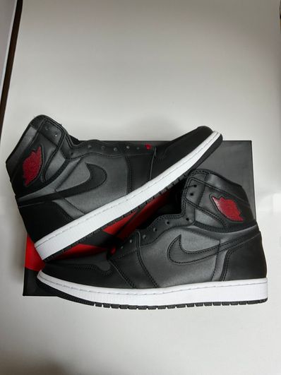 Nike Air Jordan 1 Retro High OG "Black/Metallic Silver/Gym Red"