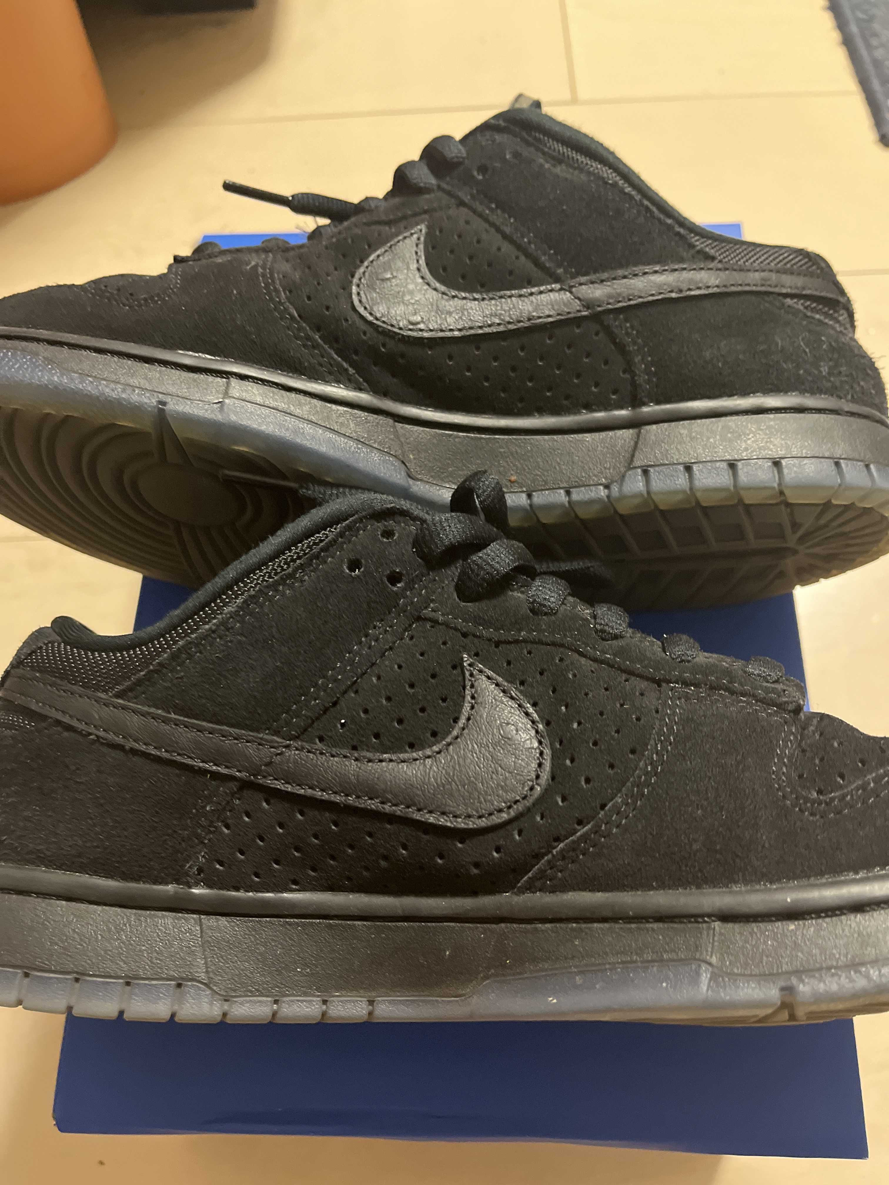 UNDEFEATED × Nike Dunk Low SP "5 ON IT"