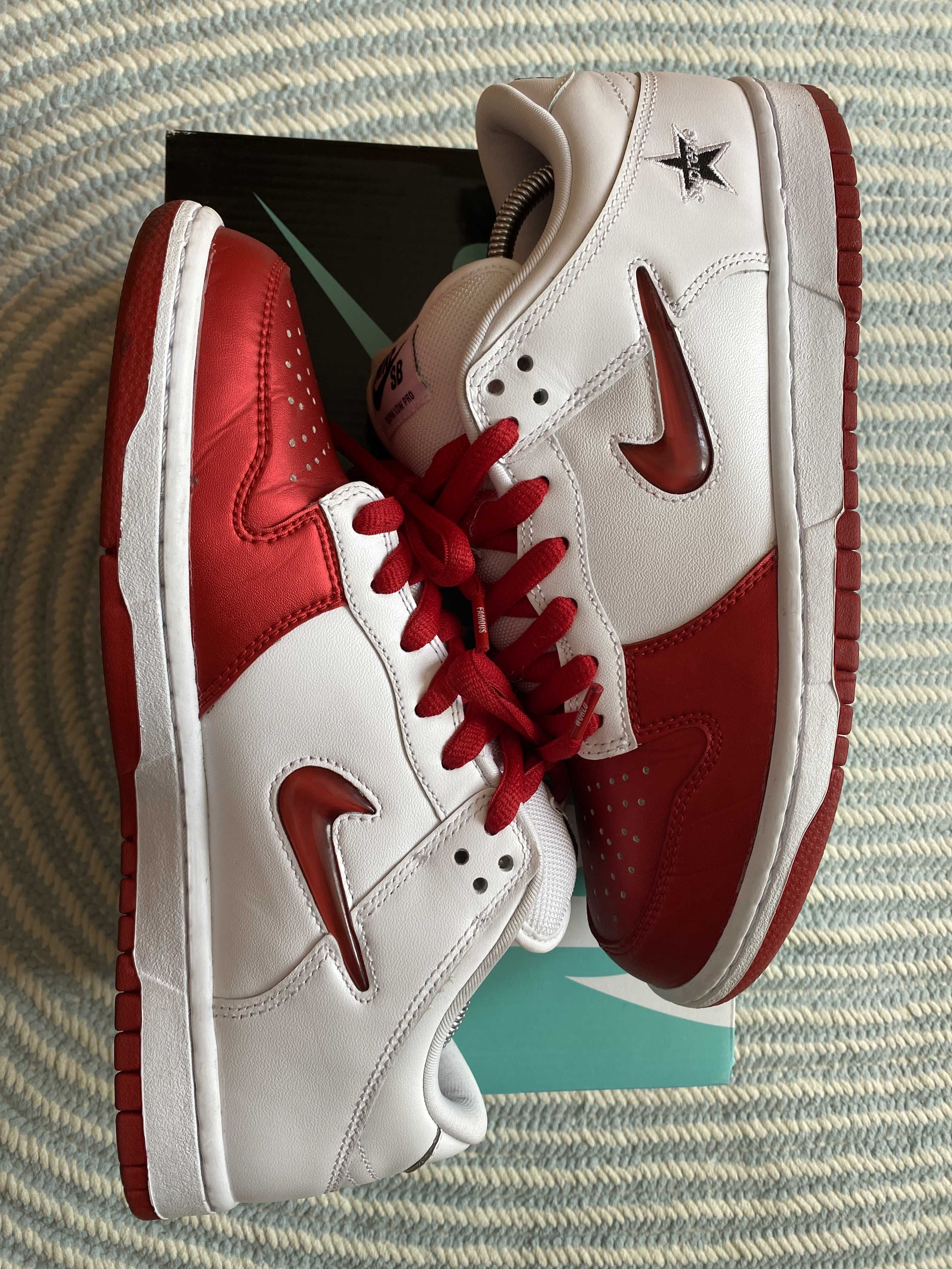 Supreme × Nike Dunk Low "Varsity Red/White"