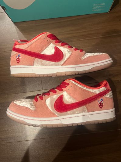 Strangelove × Nike SB Dunk Low "Valentine’s Day"