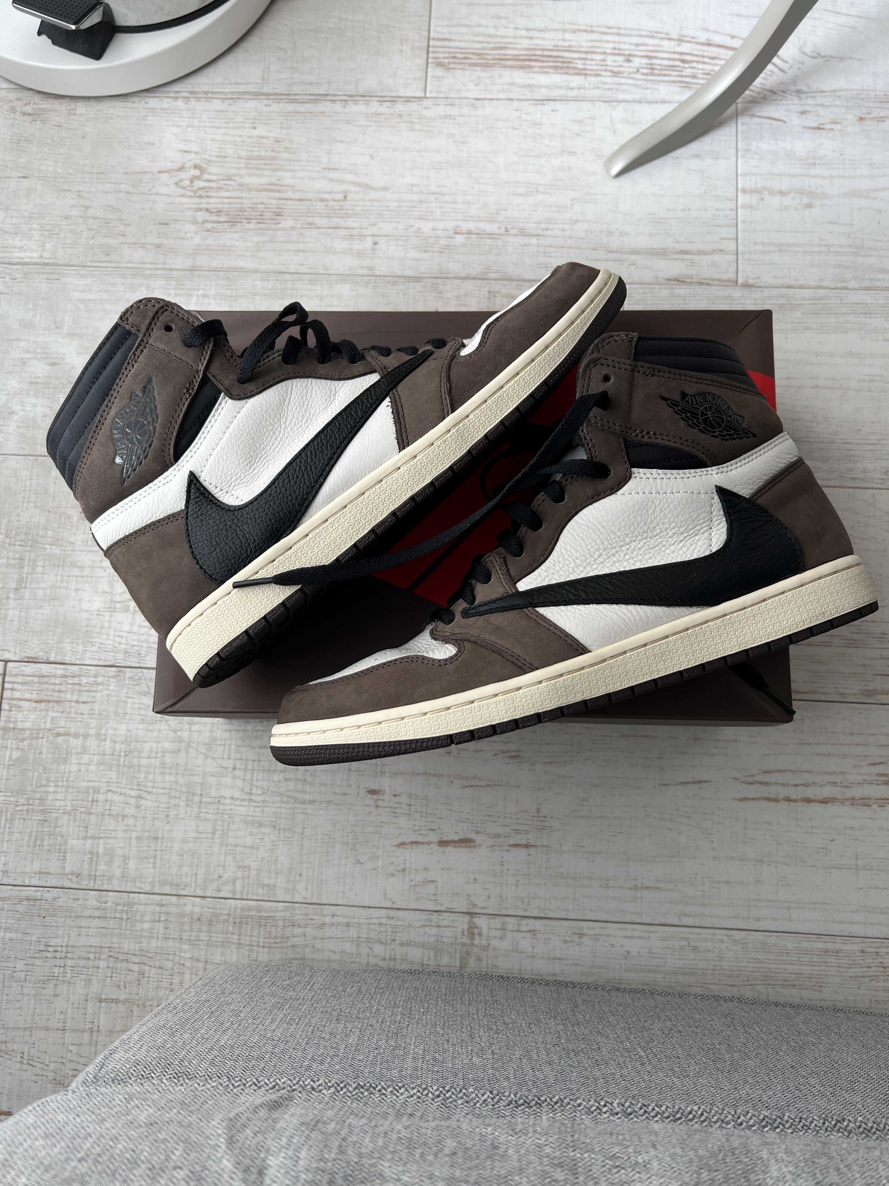 Travis Scott × Nike Air Jordan 1 Retro High OG TS SP "Sail/Dark Mocha"