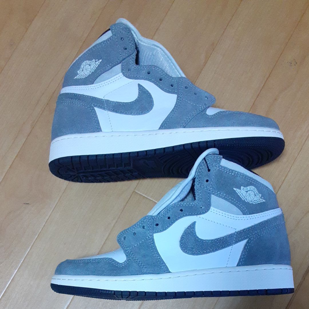 Nike GS Air Jordan 1 Retro High OG "Black and Smoke Grey"
