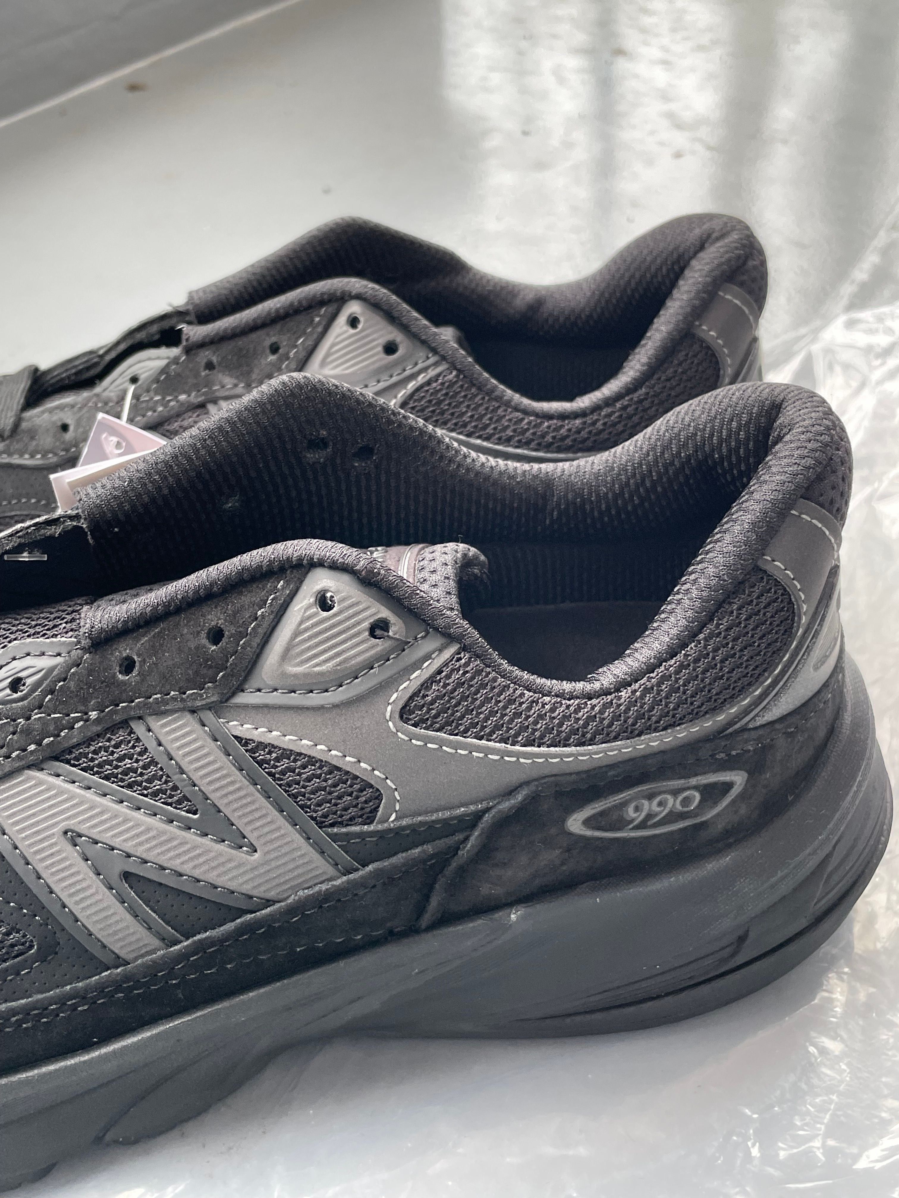 New Balance 990V6 "Triple Black"