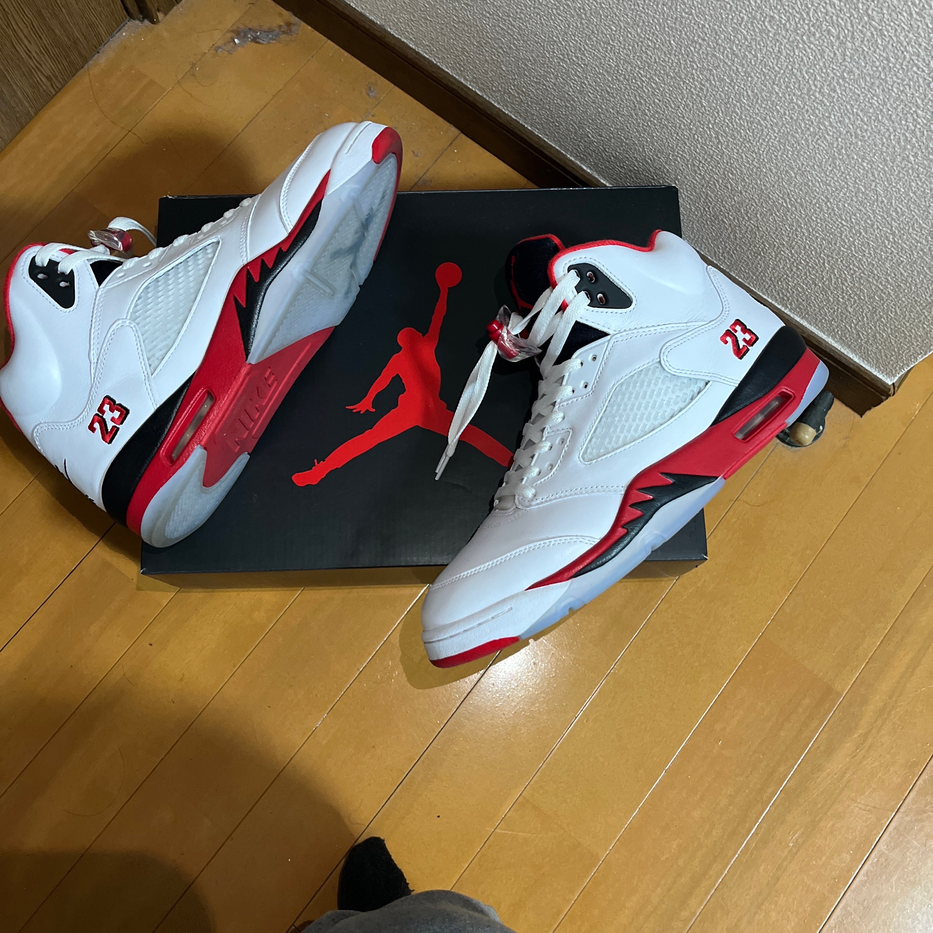 ナイキ エアジョーダン5 レトロ OG "ファイヤーレッド/ブラックタン" (2025)