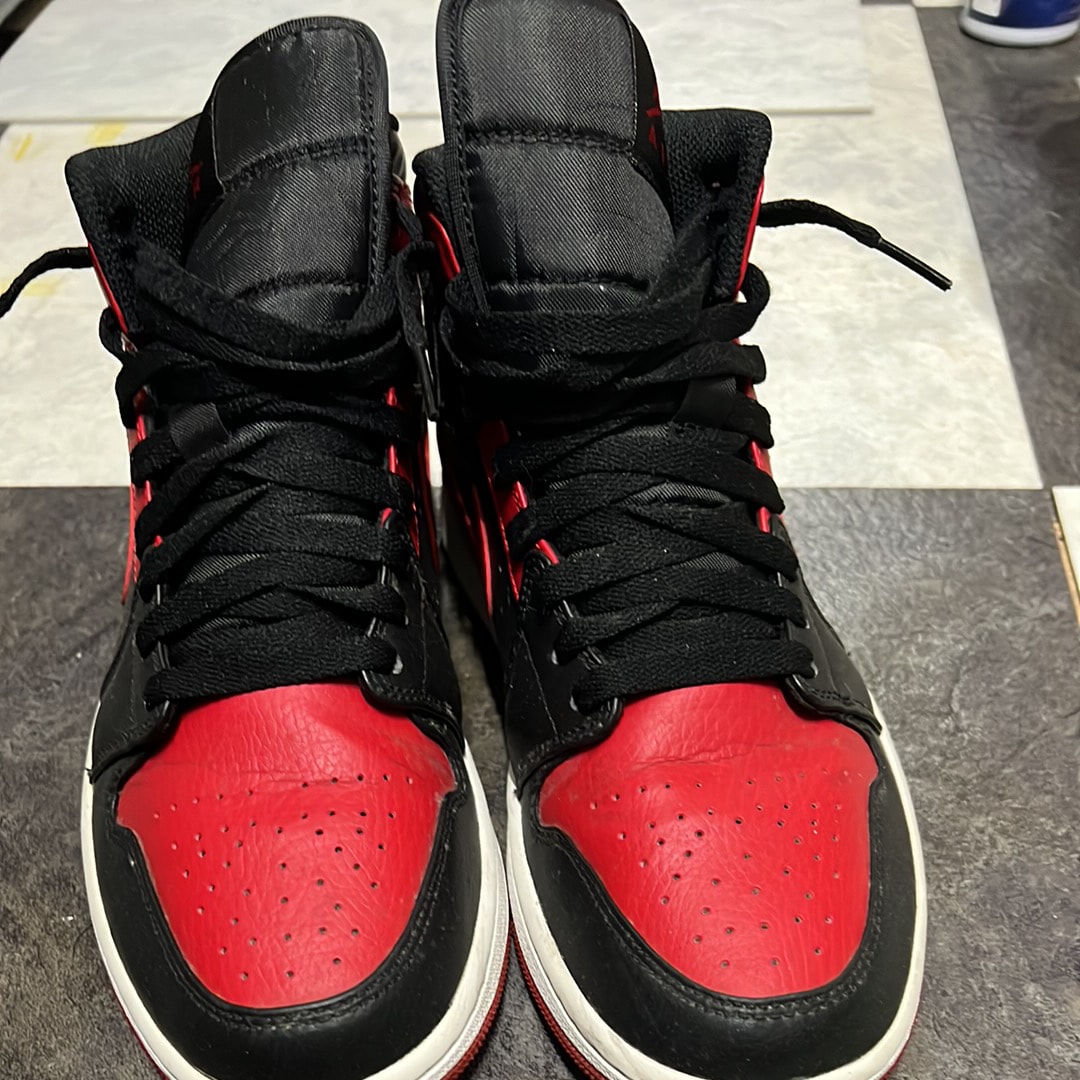 Nike Air Jordan 1 Mid "Bred"
