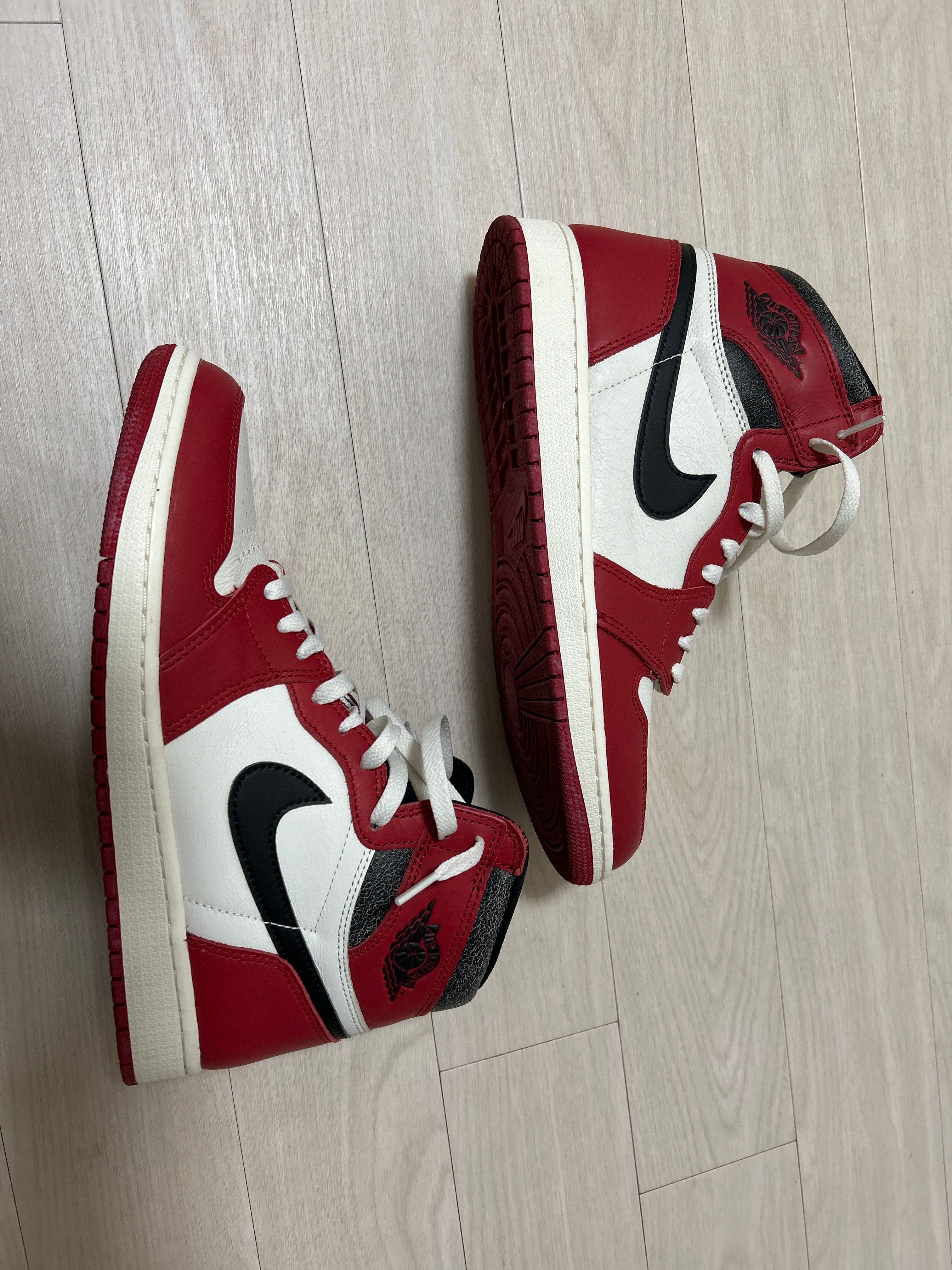 Nike Air Jordan 1 High OG "Lost & Found/Chicago"