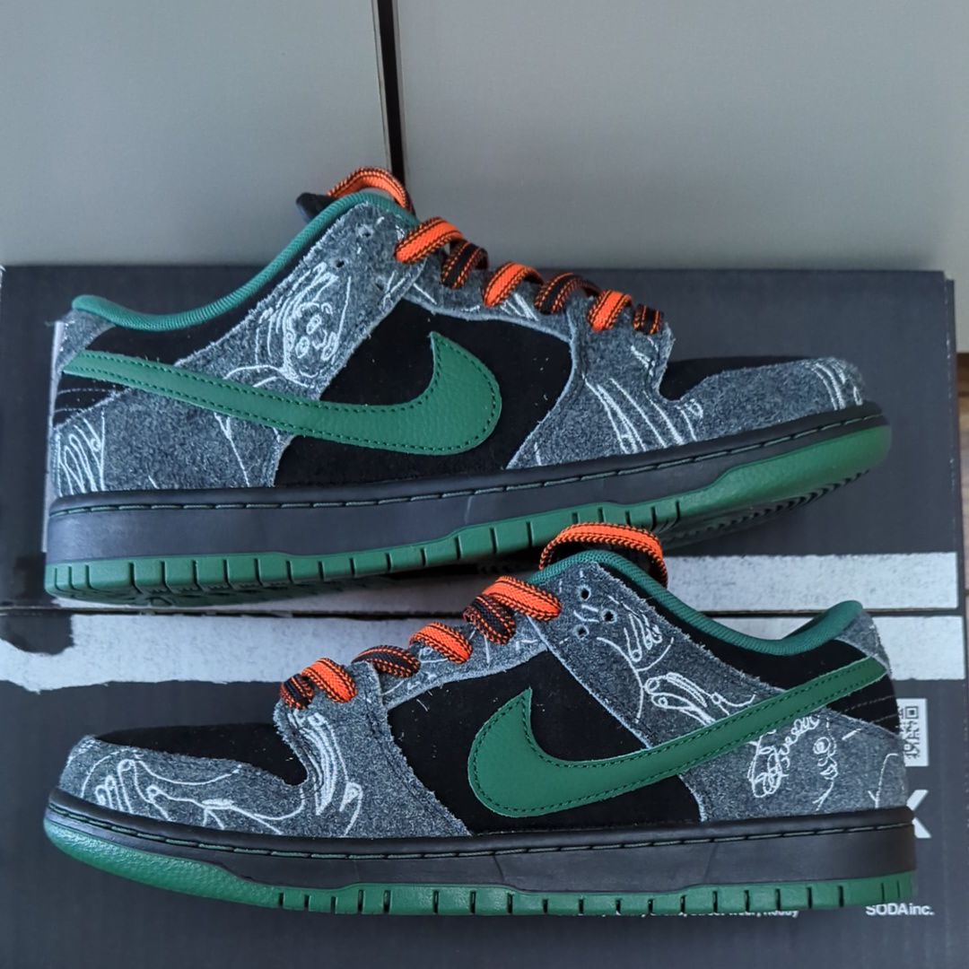 There Skateboards × Nike SB Dunk Low Pro "Anthracite and Gorge Green"