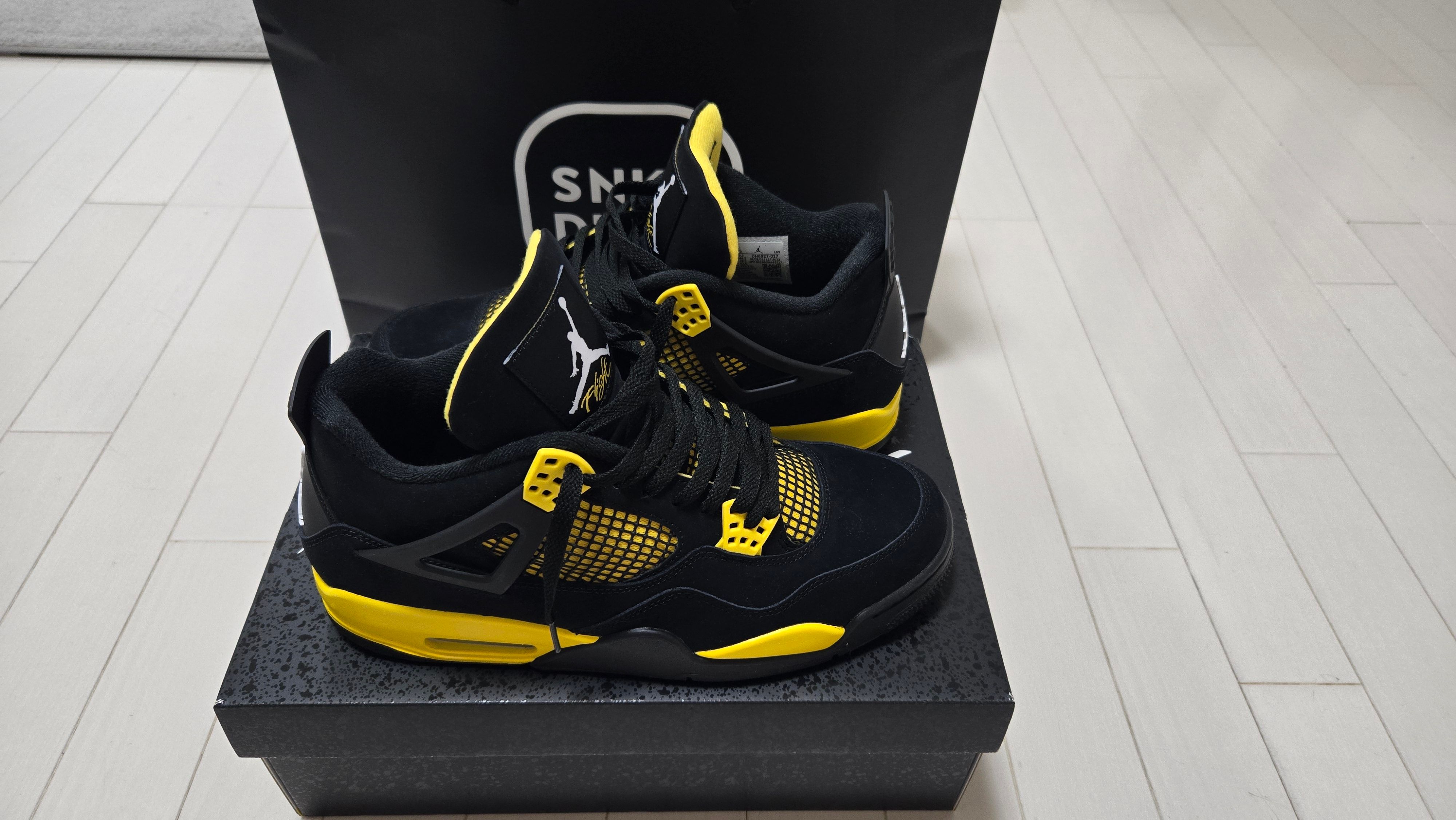 Nike Air Jordan 4 Retro "Thunder"(2023)