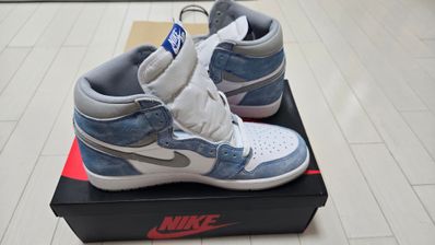 Nike Air Jordan 1 High OG "Hyper Royal"