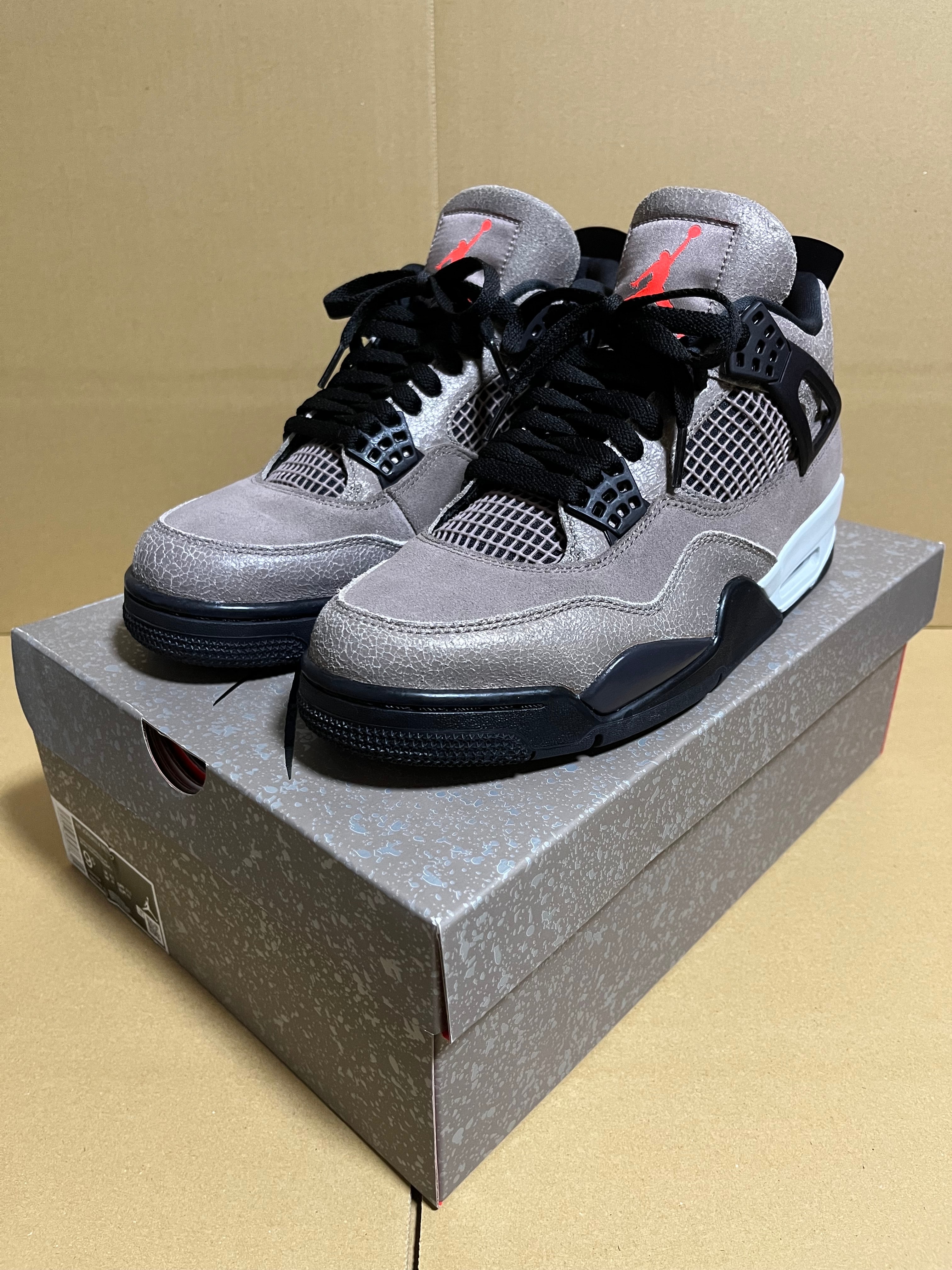 ナイキ エアジョーダン4 "トープヘイズ"