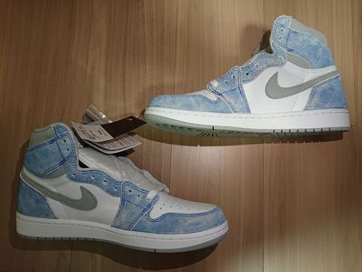 Nike Air Jordan 1 High OG "Hyper Royal"