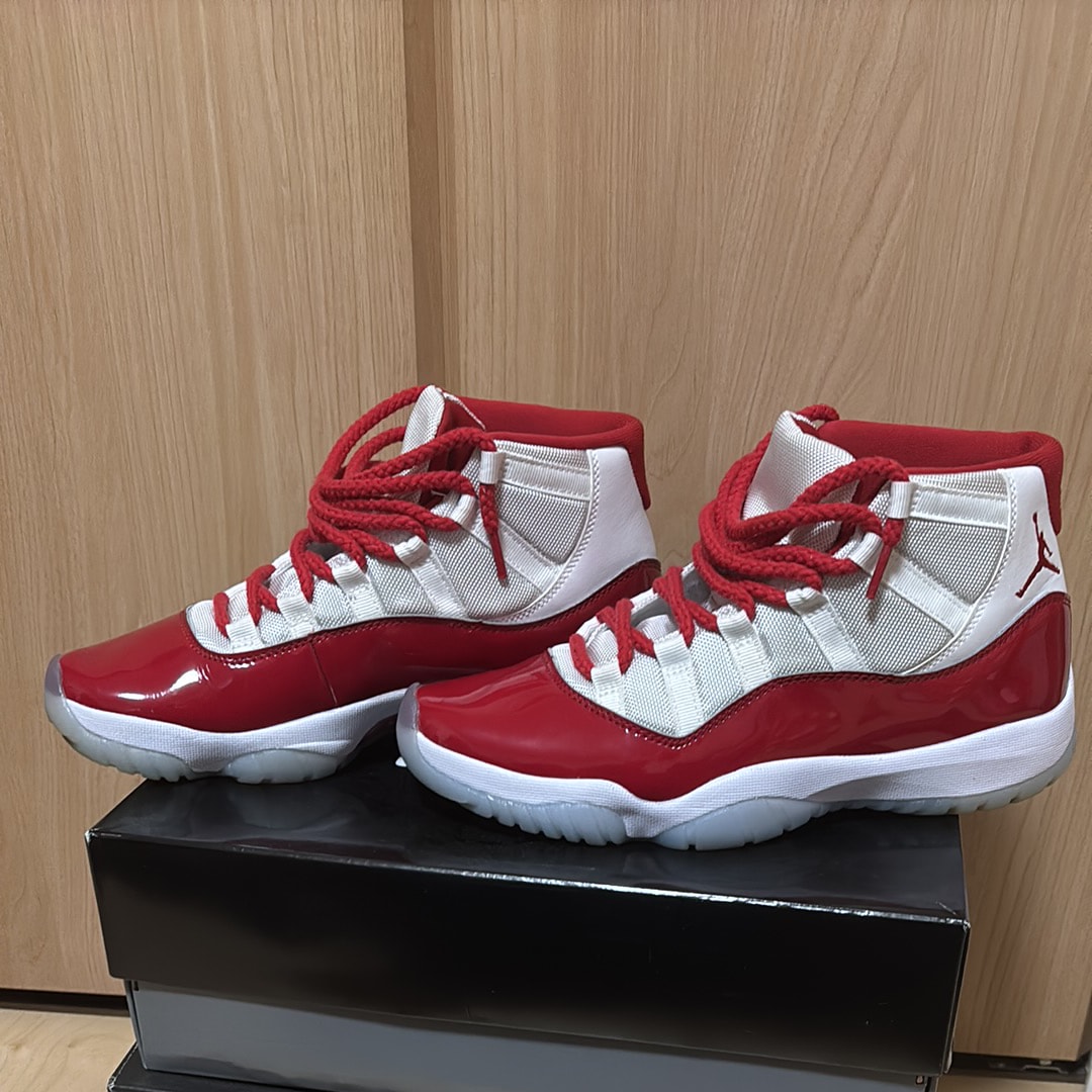 Nike Air Jordan 11 "Varsity Red"