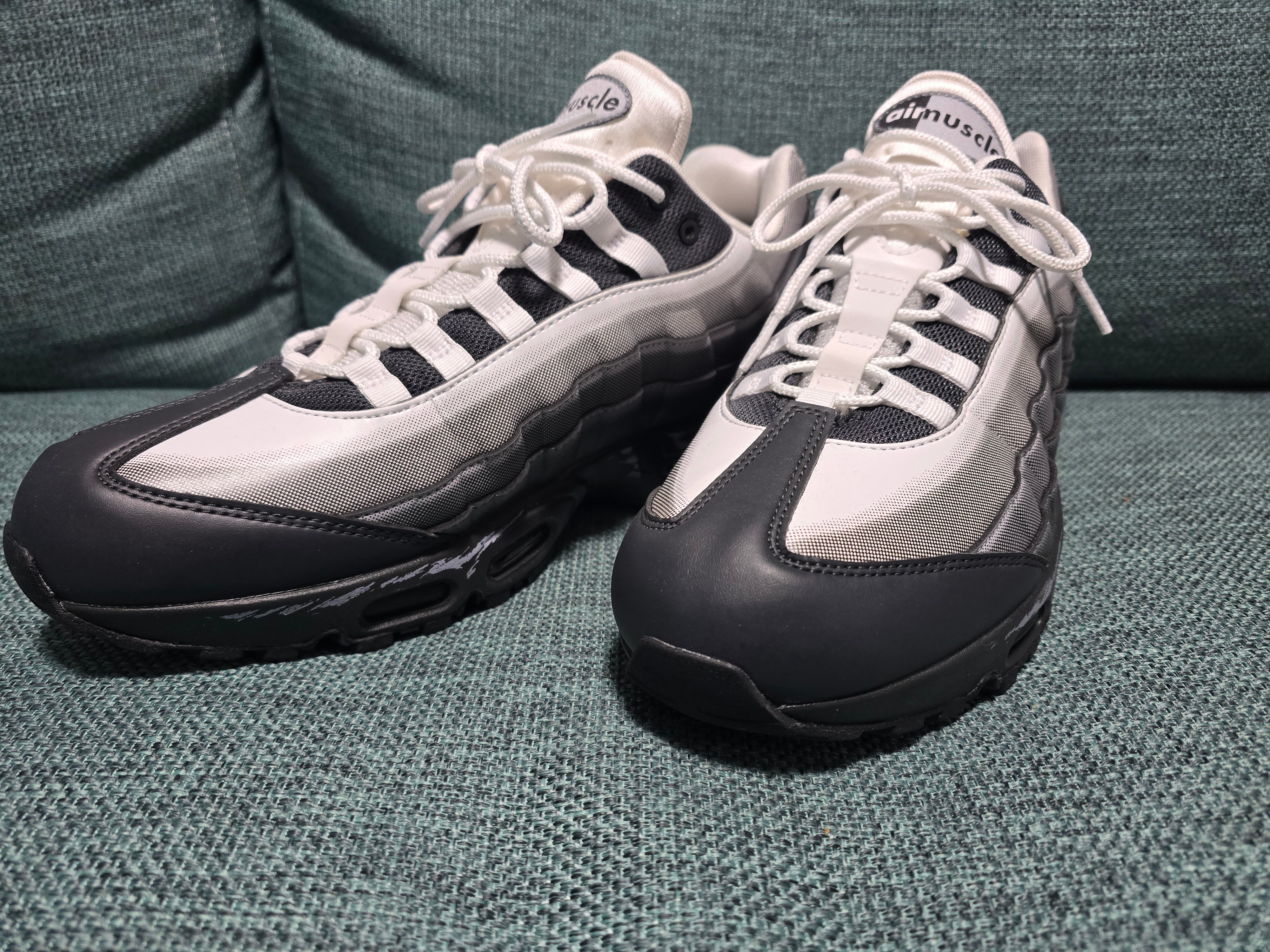 遊戯王 × ナイキ エアマックス95 "エアマッスル/城之内" (日本限定)