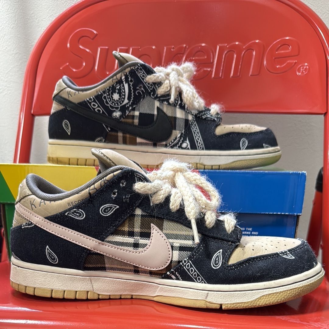 Travis Scott × Nike SB Dunk Low "Black/Parachute Beige"
