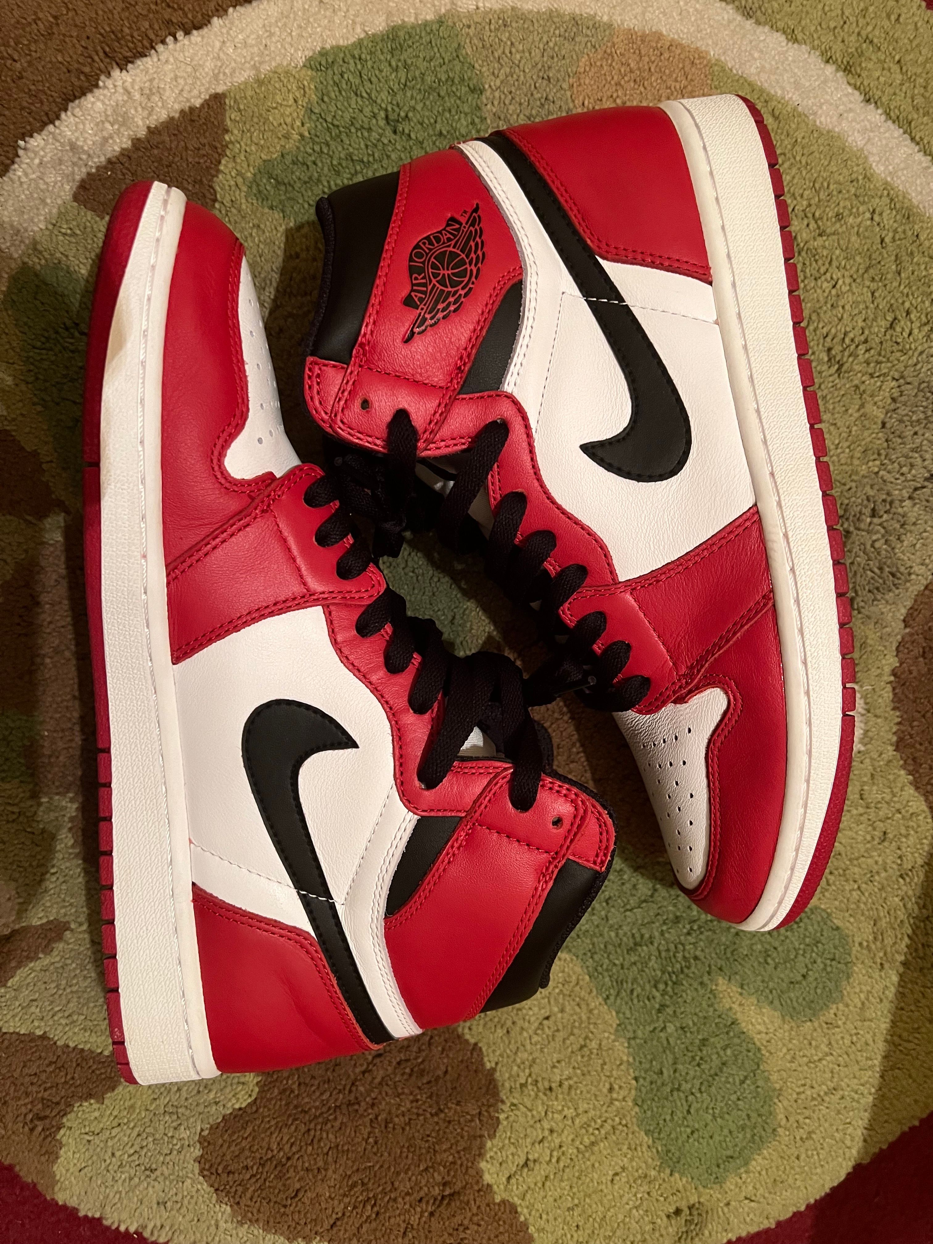 Nike Air Jordan 1 Retro High "Chicago" (2015)