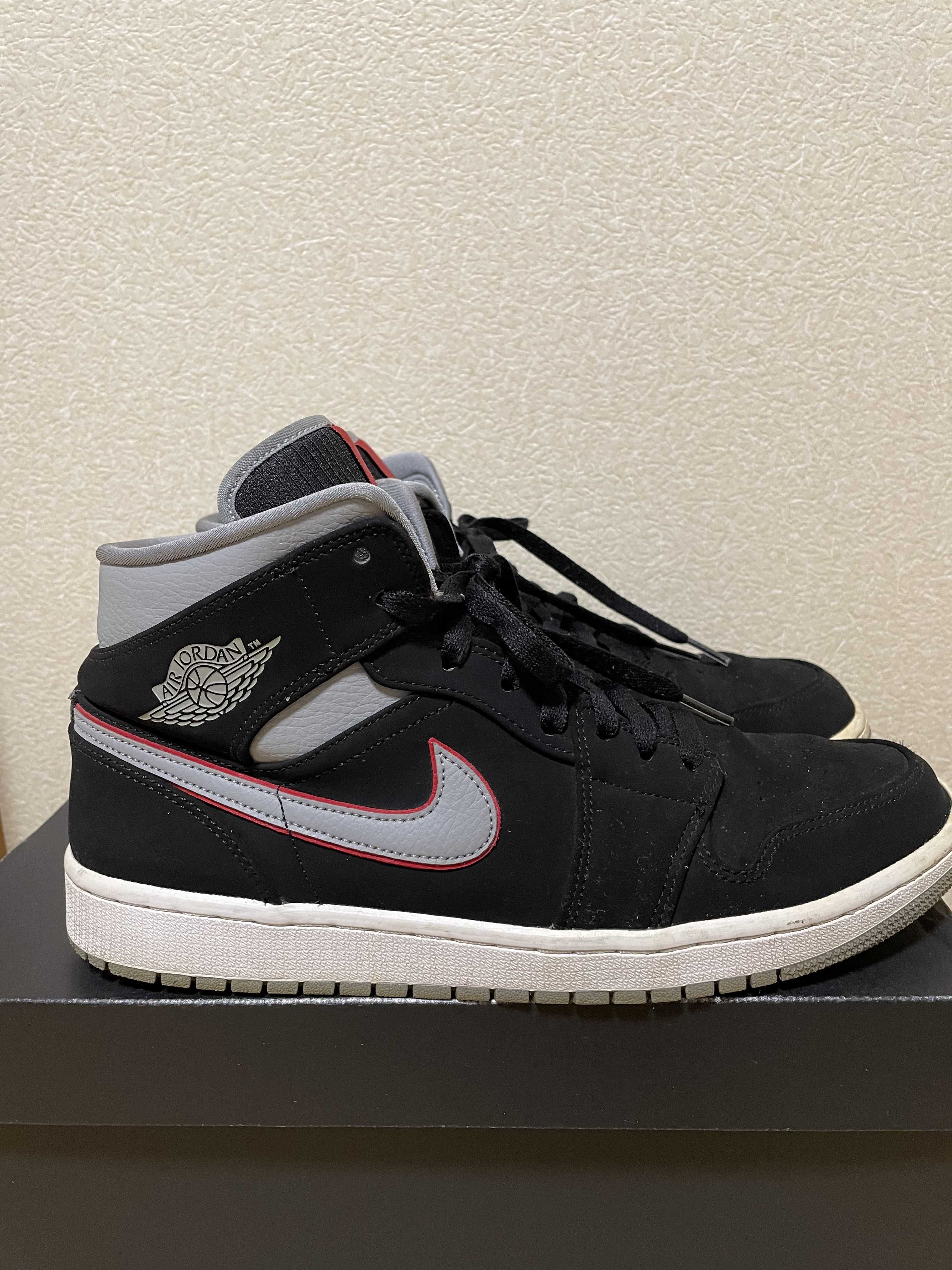 Nike Air Jordan 1 Mid "Black Particle Grey Gym Red"