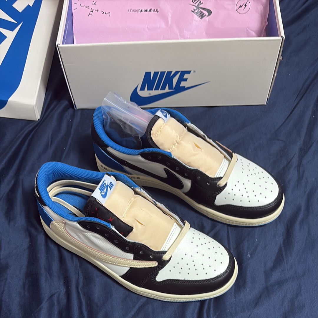 Travis Scott × fragment design × Nike Air Jordan 1 Low OG SP "Military Blue"