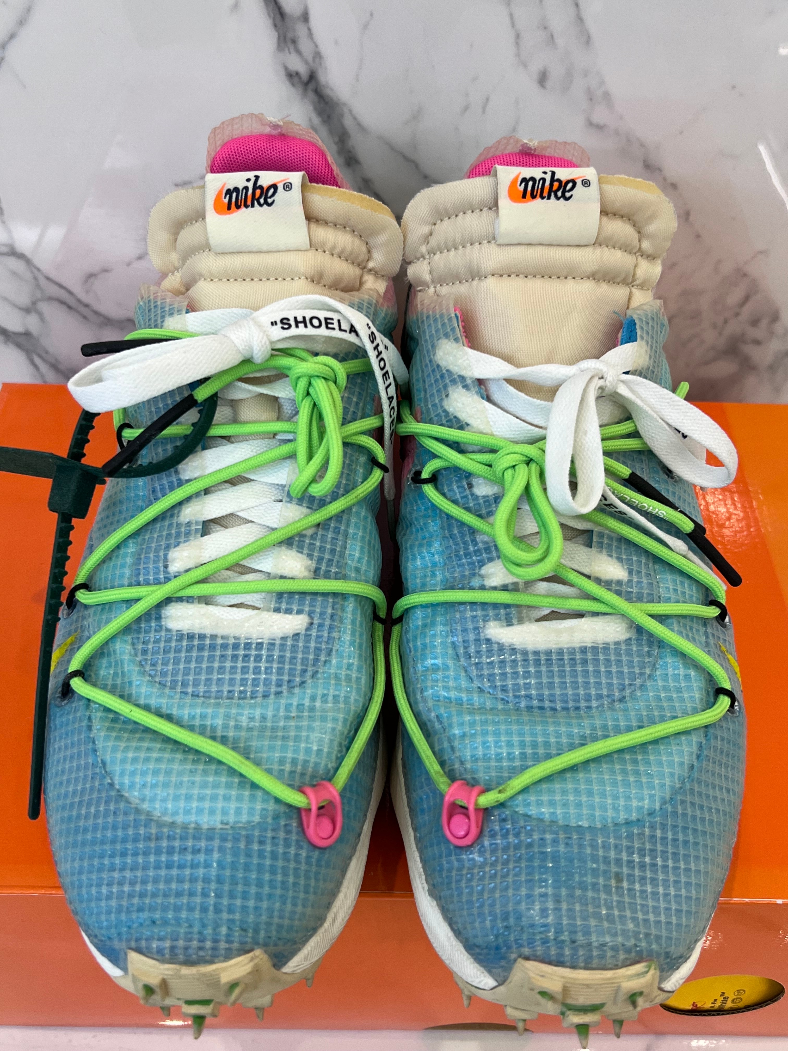 オフホワイト × ナイキ ウィメンズ ヴェイパーストリート "スカイブルー"