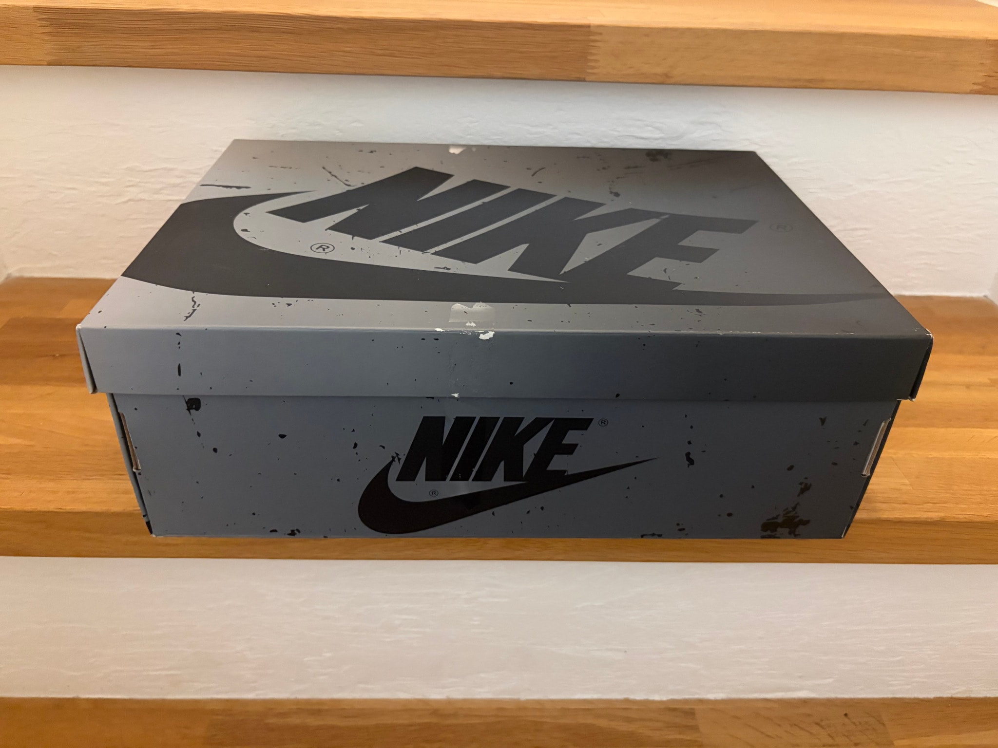 Nike Air Jordan 1 Retro High OG "Black and Smoke Grey"