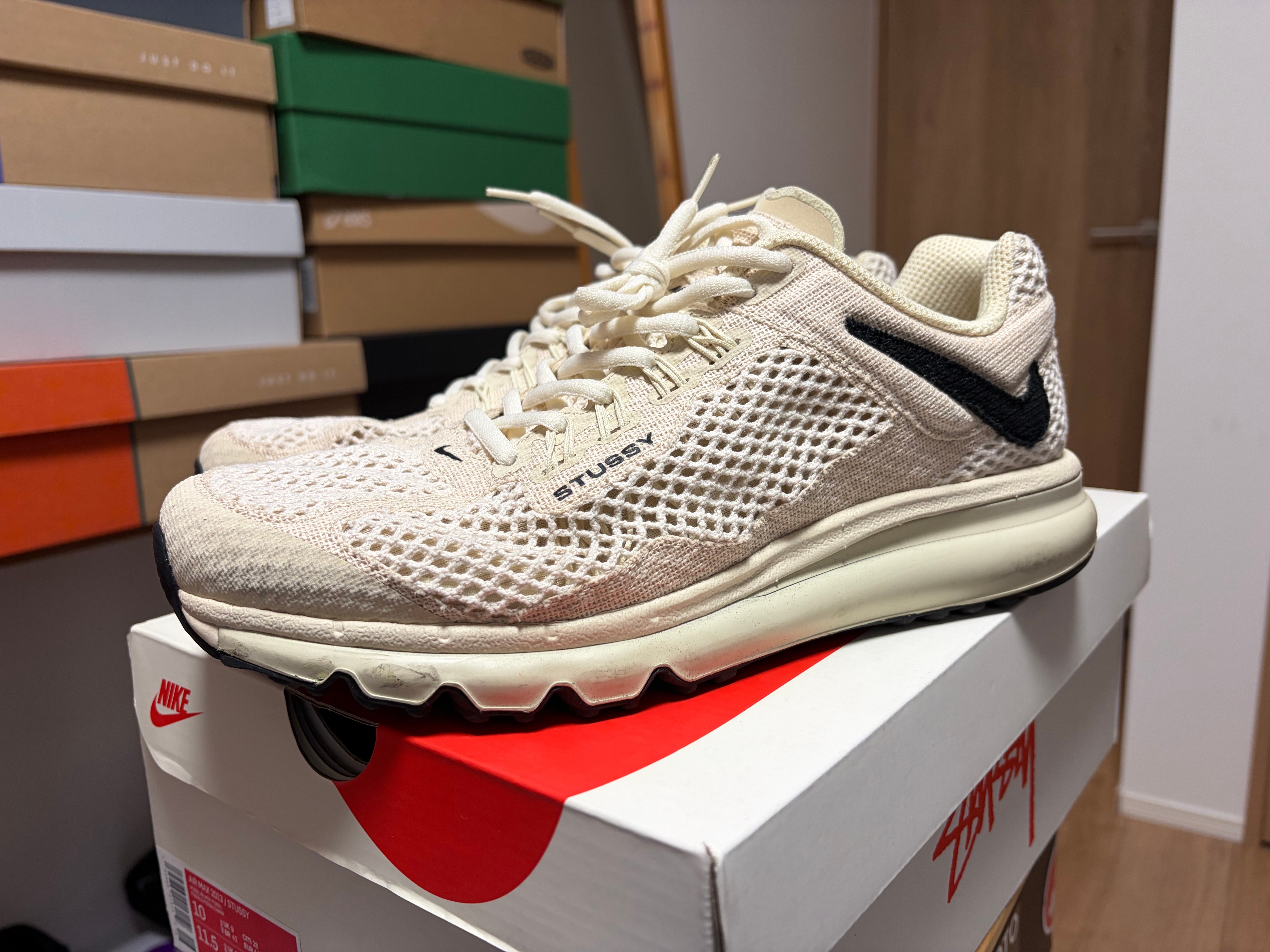 Stussy × Nike Air Max 2013 "Fossil"