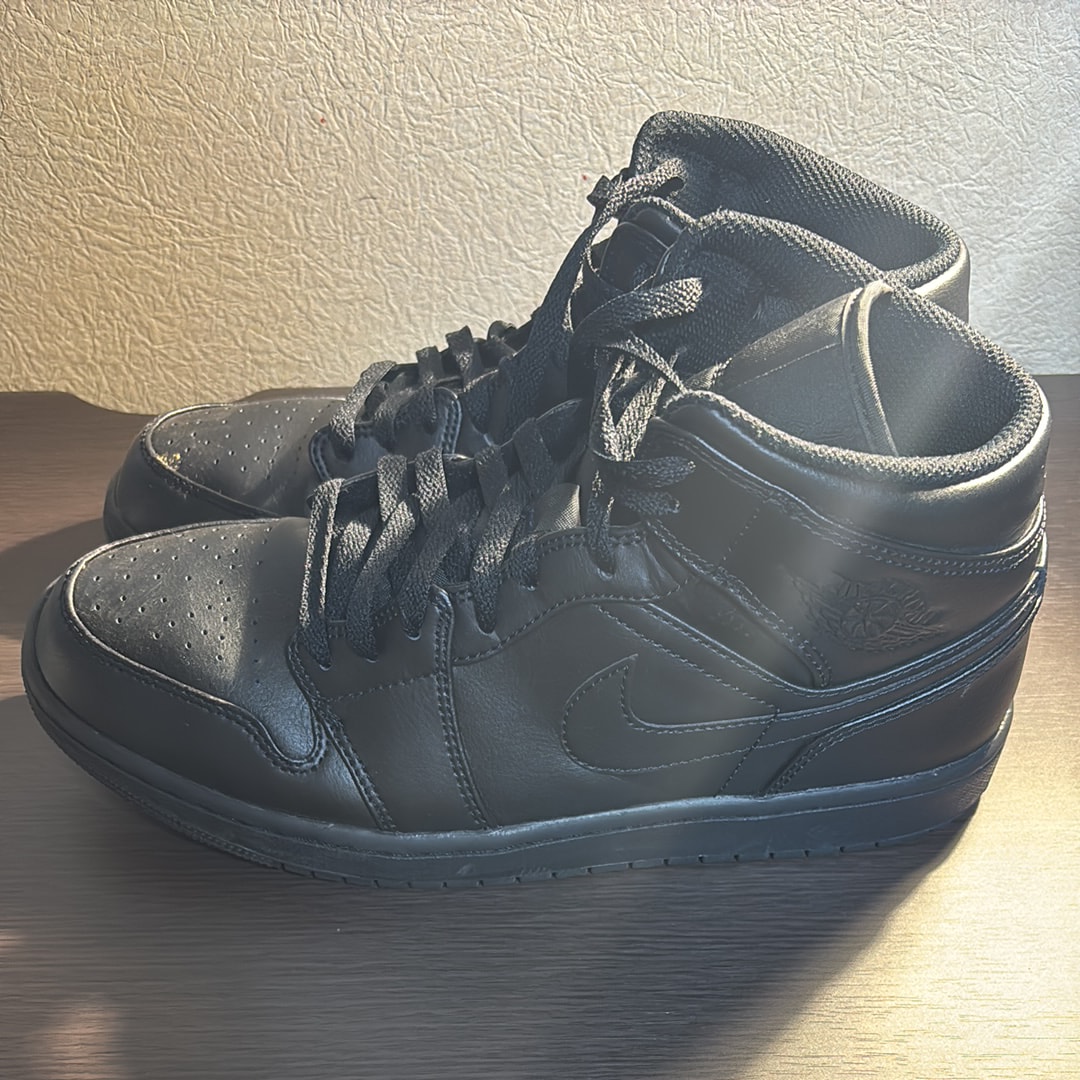 ナイキ エアジョーダン1 ミッド "トリプルブラック"