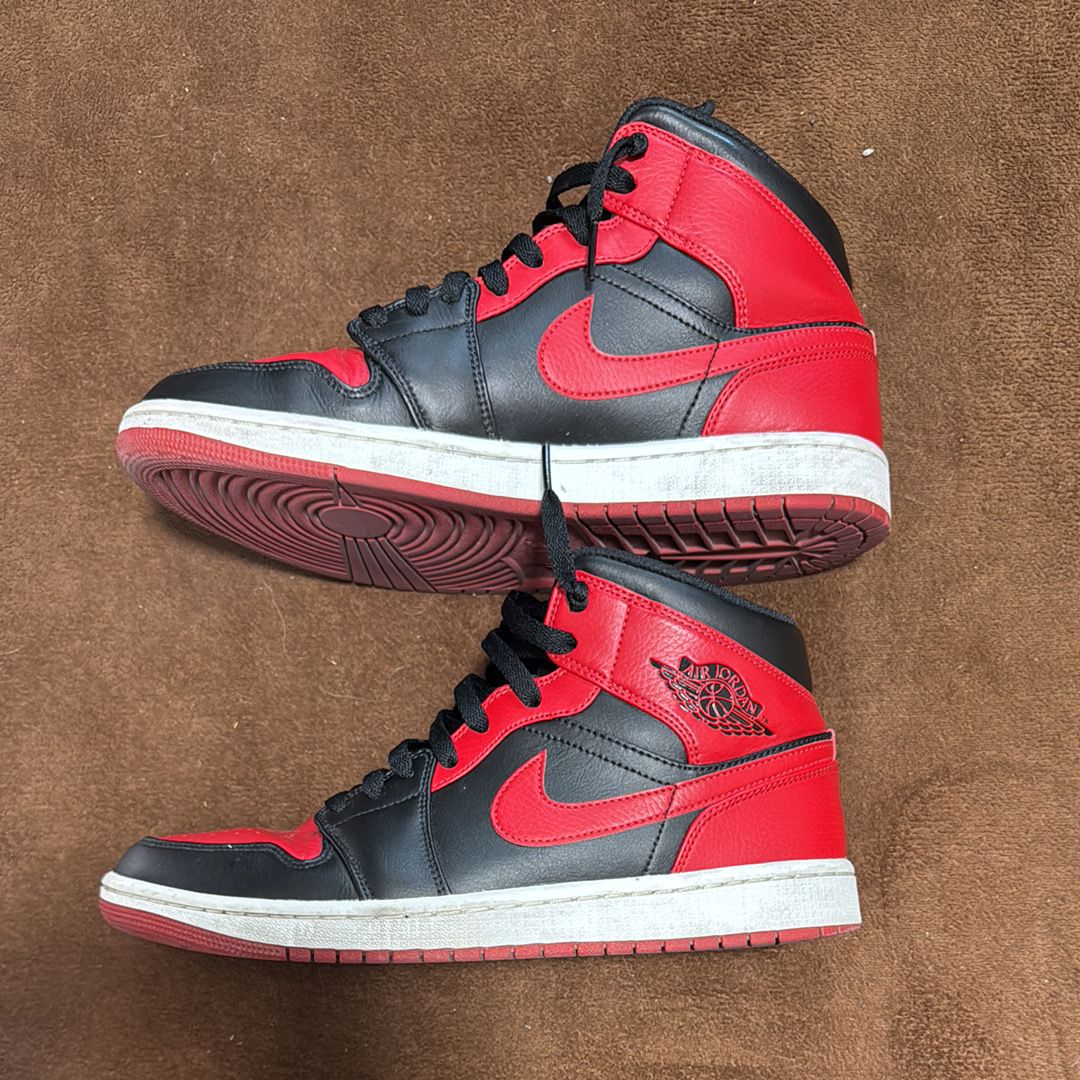 Nike Air Jordan 1 Mid "Bred"