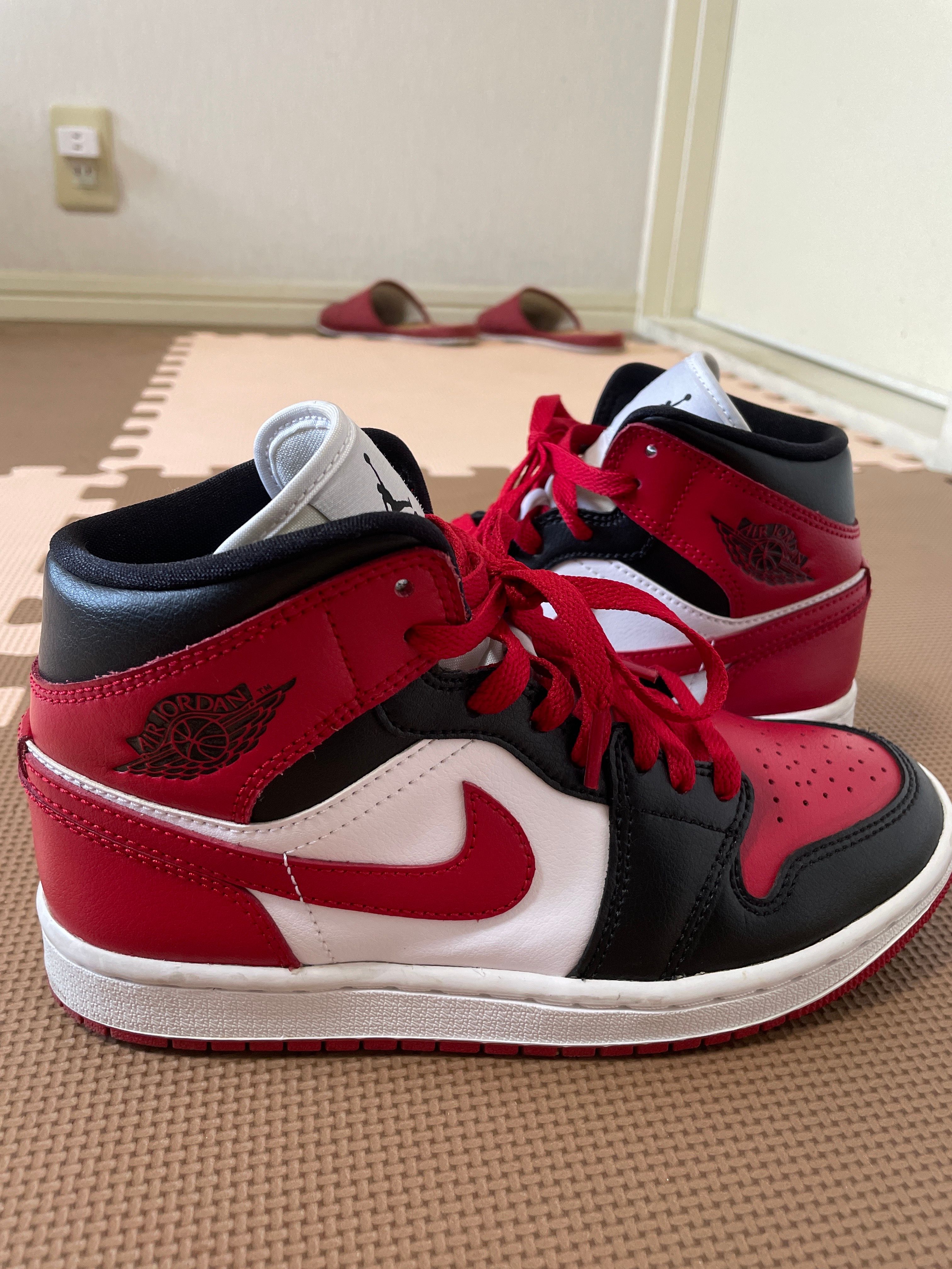 Nike Air Jordan 1 Mid "Bred"