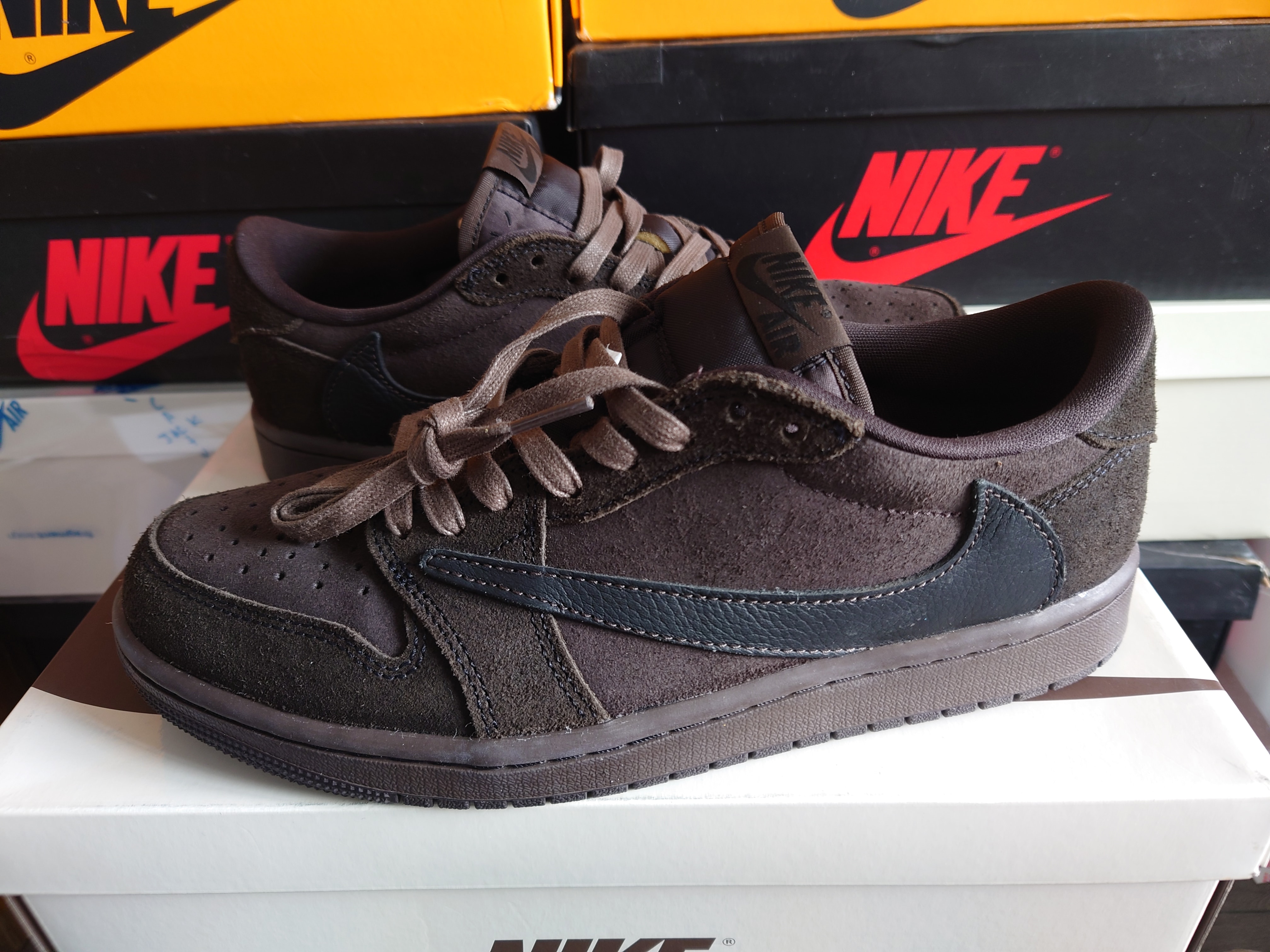 Travis Scott × Nike Air Jordan 1 Low OG SP "Velvet Brown and Dark Mocha"