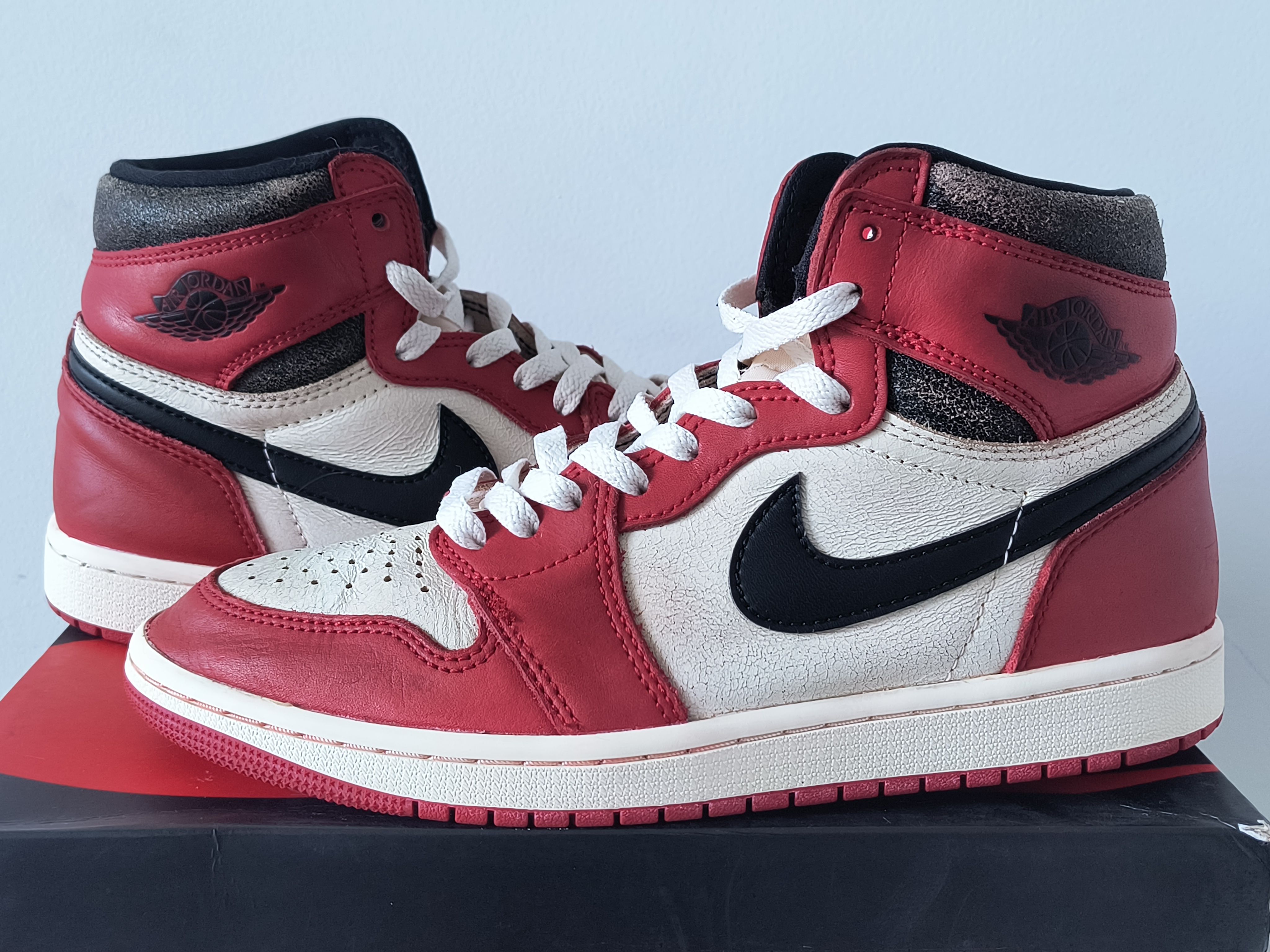 Nike Air Jordan 1 High OG "Lost & Found/Chicago"