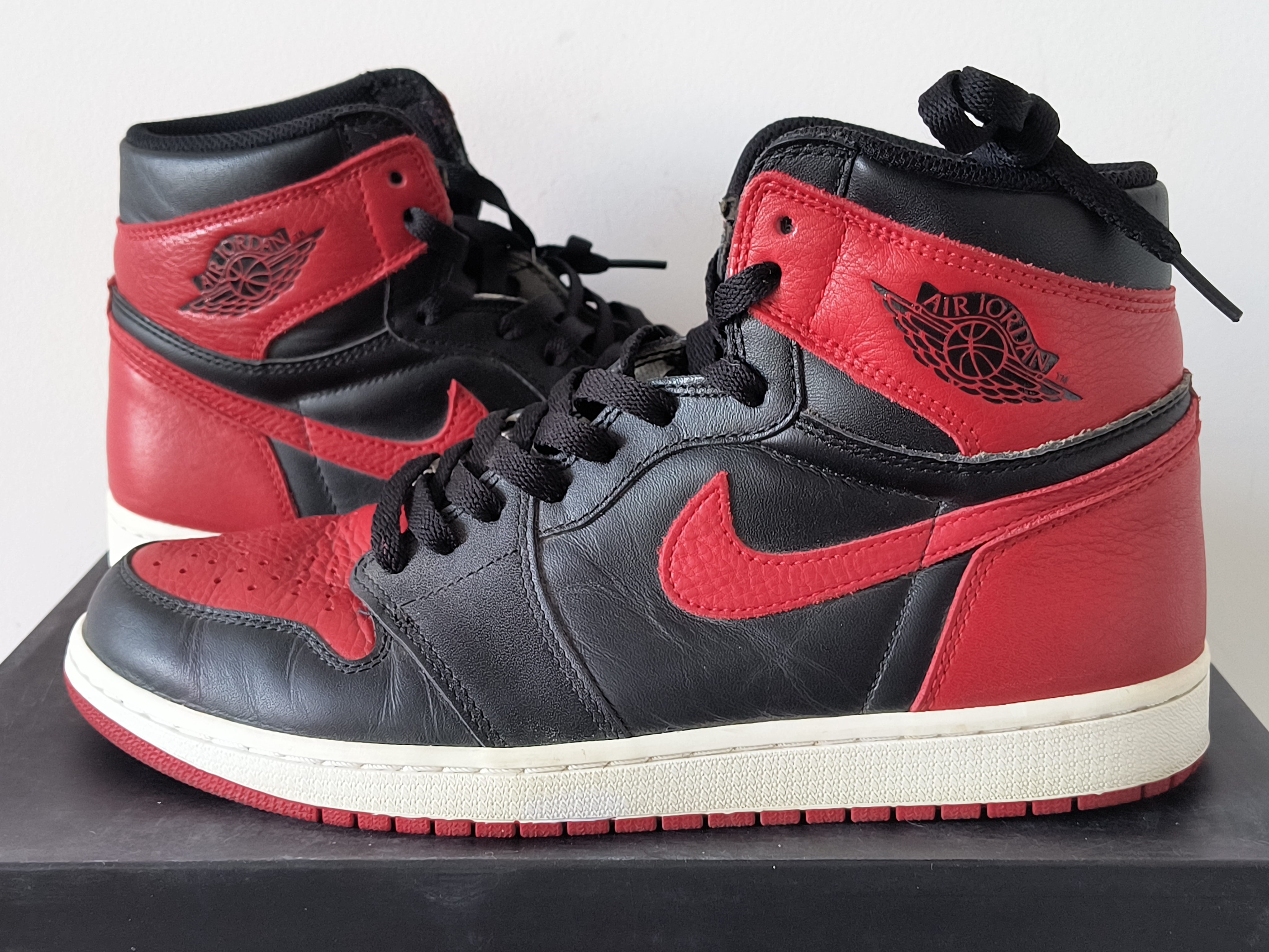 Nike Air Jordan 1 Retro High OG "Bred/Banned" (2016)