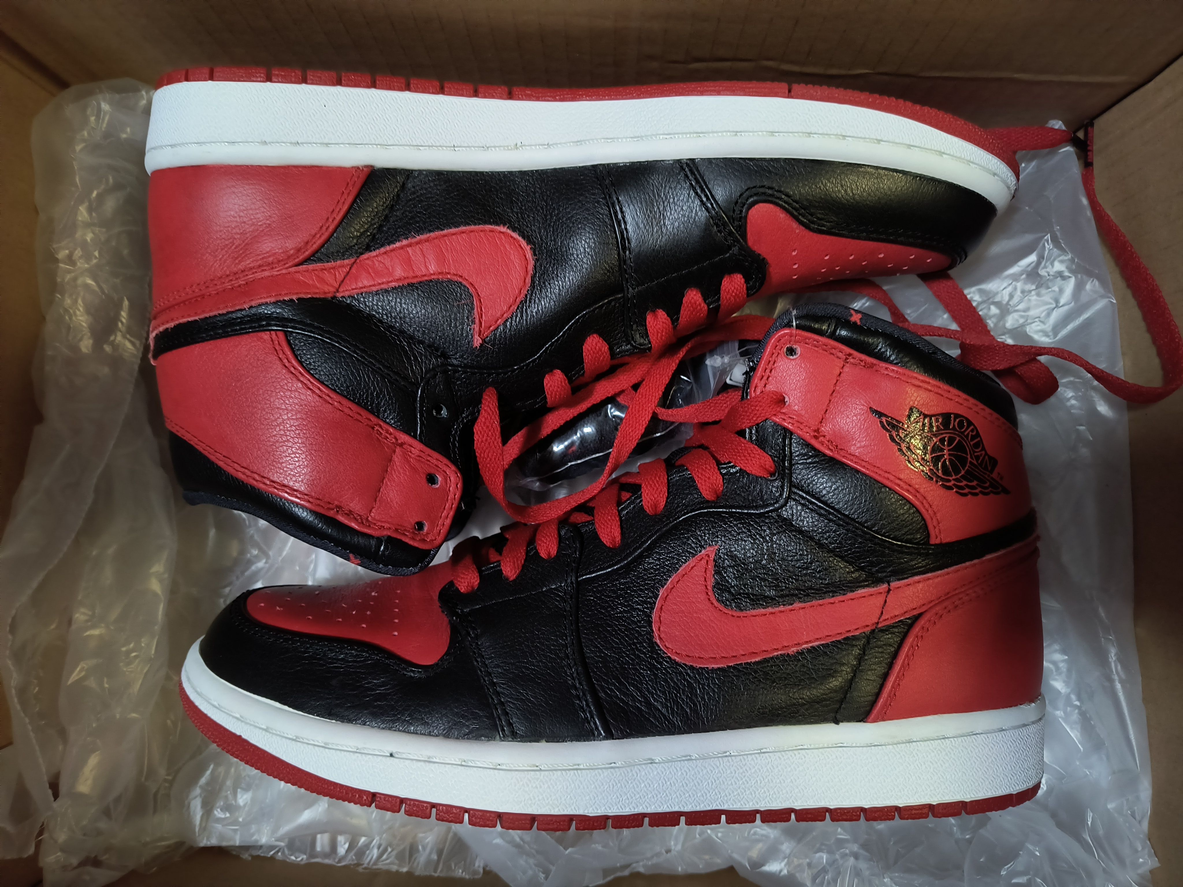 Nike Air Jordan 1 Retro High "Banned" (2011)