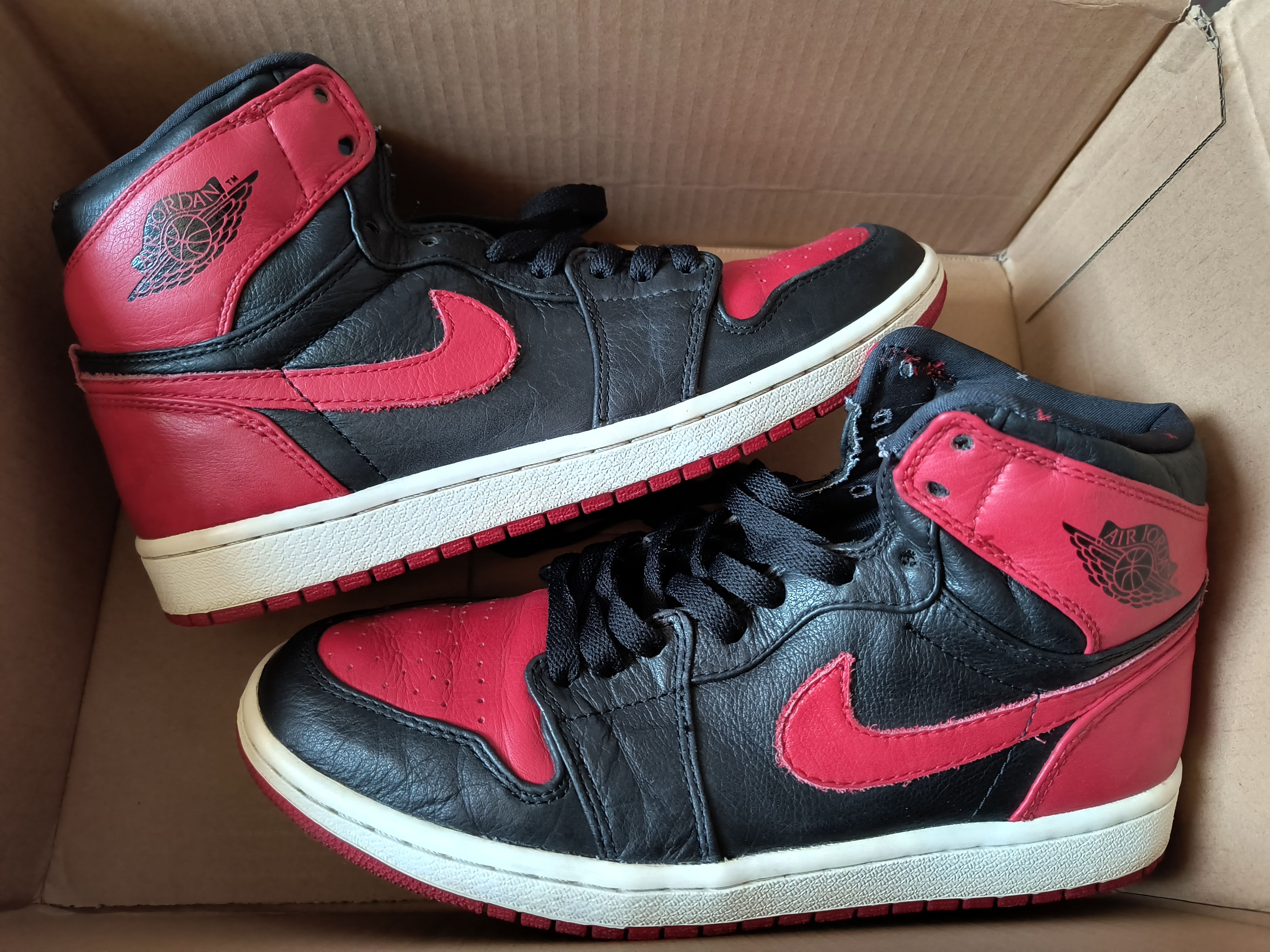 Nike Air Jordan 1 Retro High "Banned" (2011)