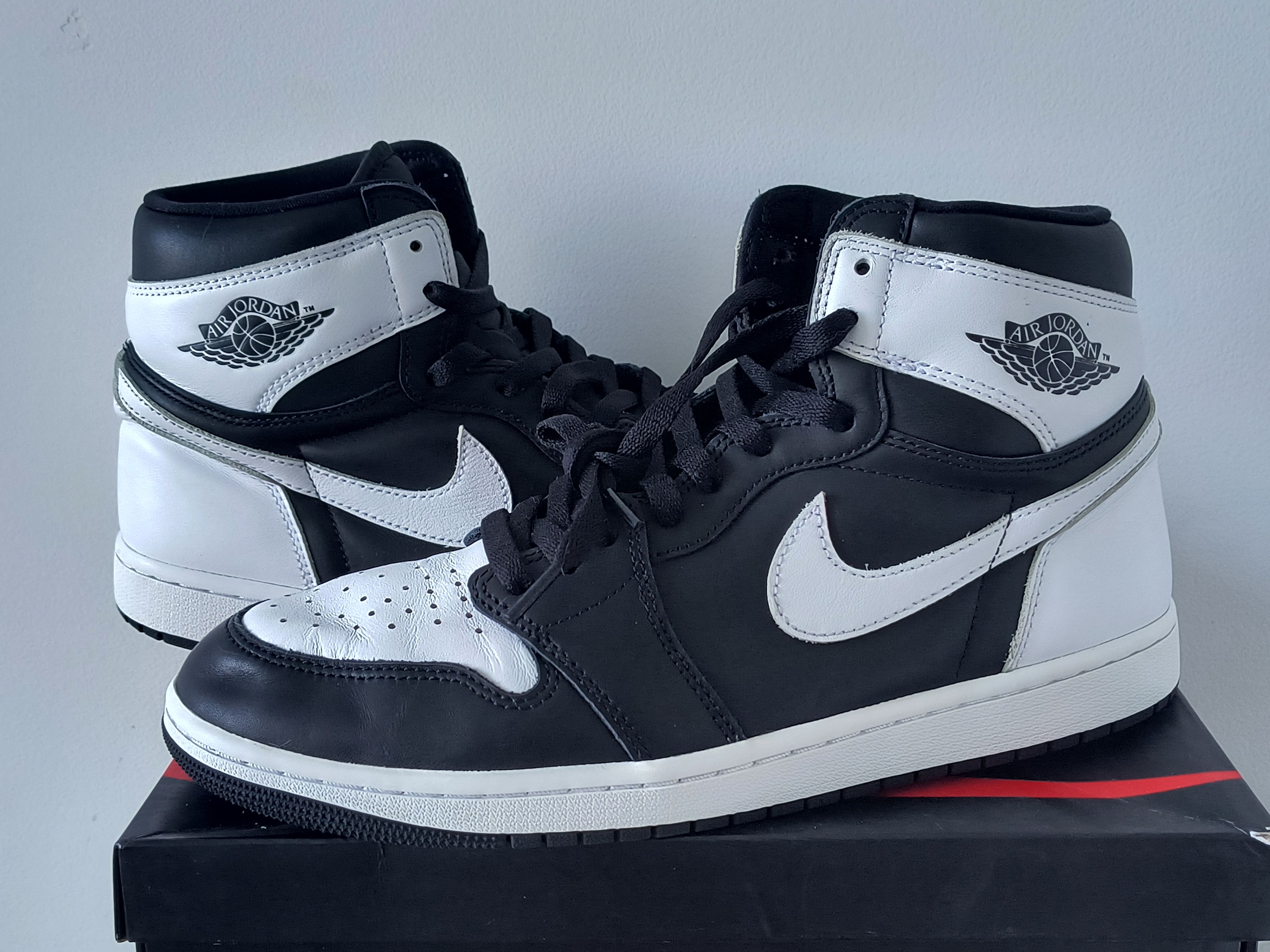 Nike Air Jordan 1 Retro High OG "Black/White"