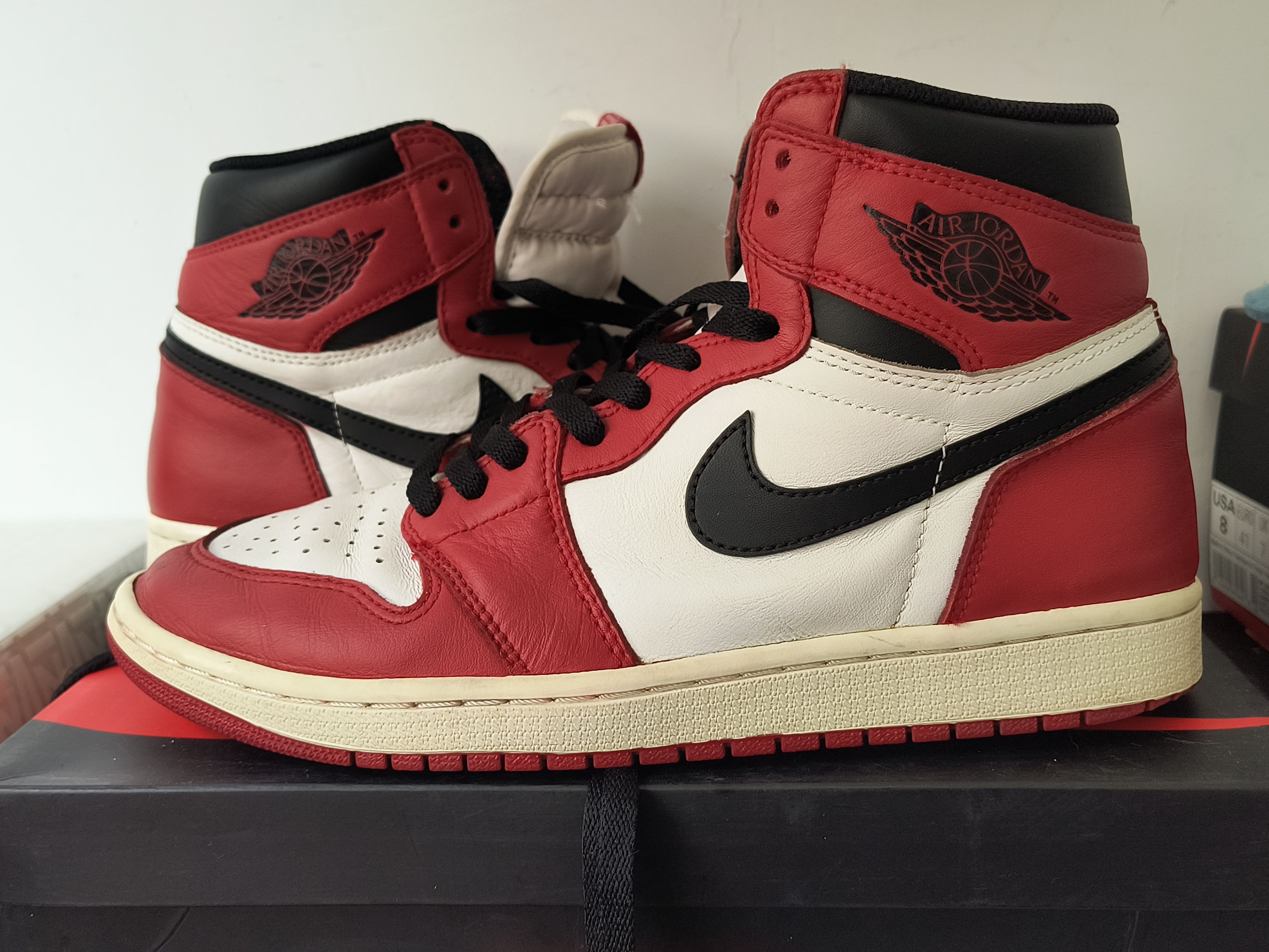 Nike Air Jordan 1 Retro High "Chicago" (2015)