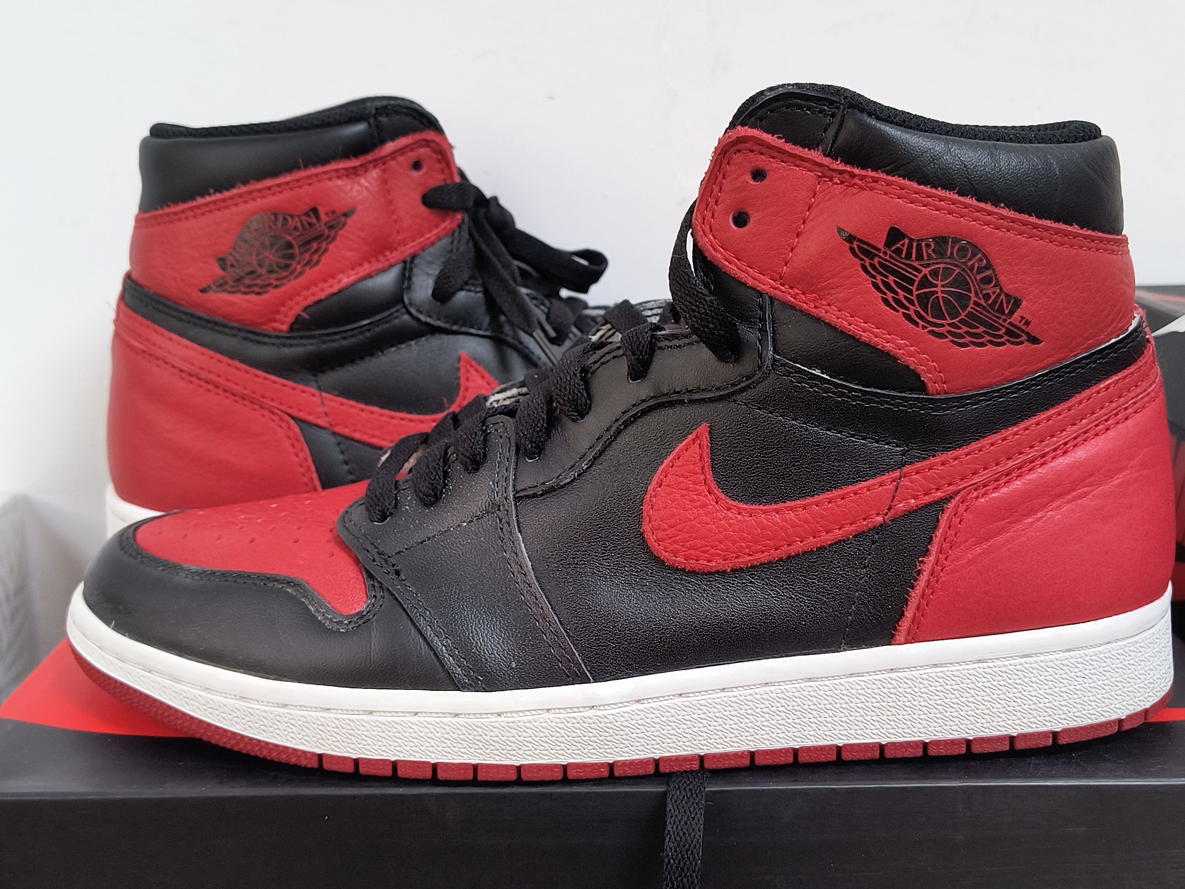 Nike Air Jordan 1 Retro High OG "Bred/Banned" (2016)