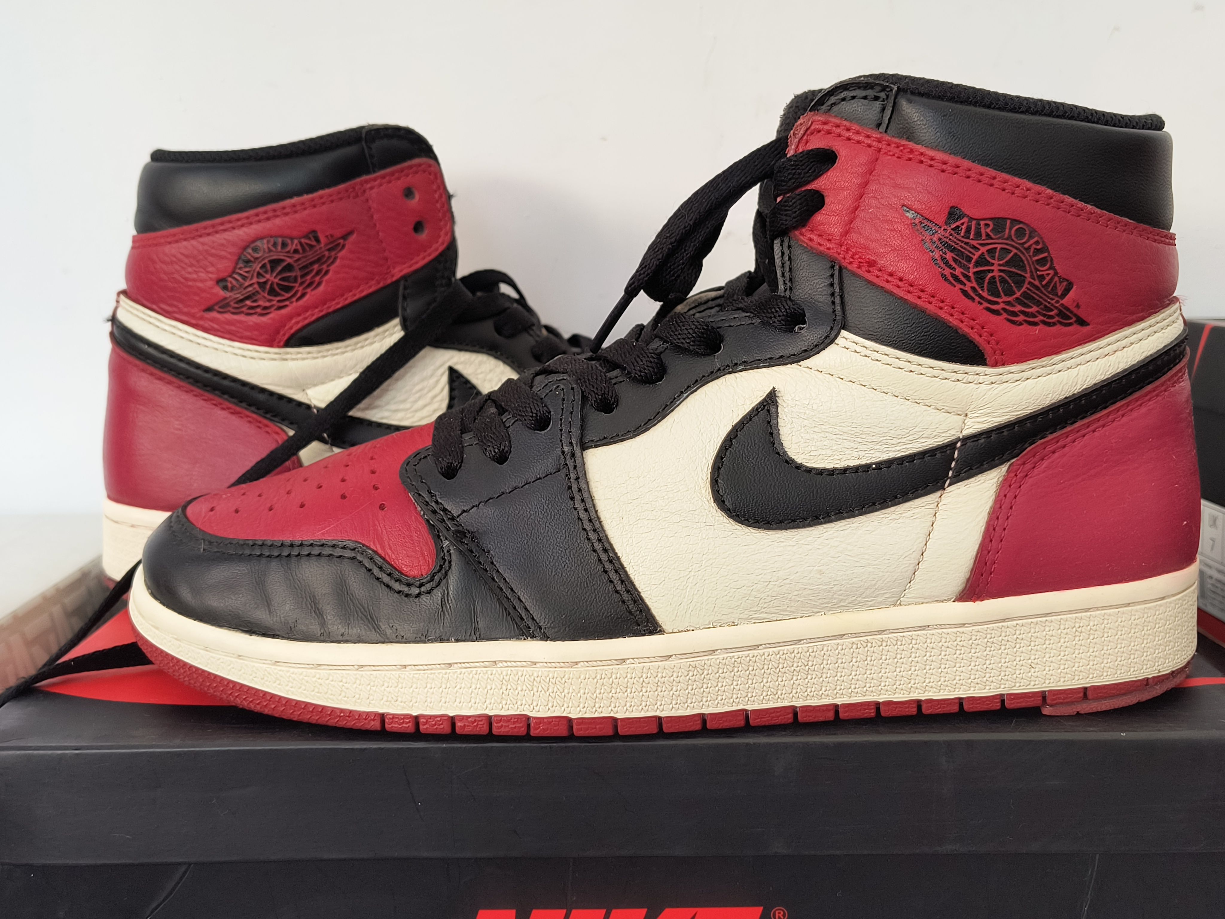 Nike Air Jordan 1 Retro High OG "Bred Toe"
