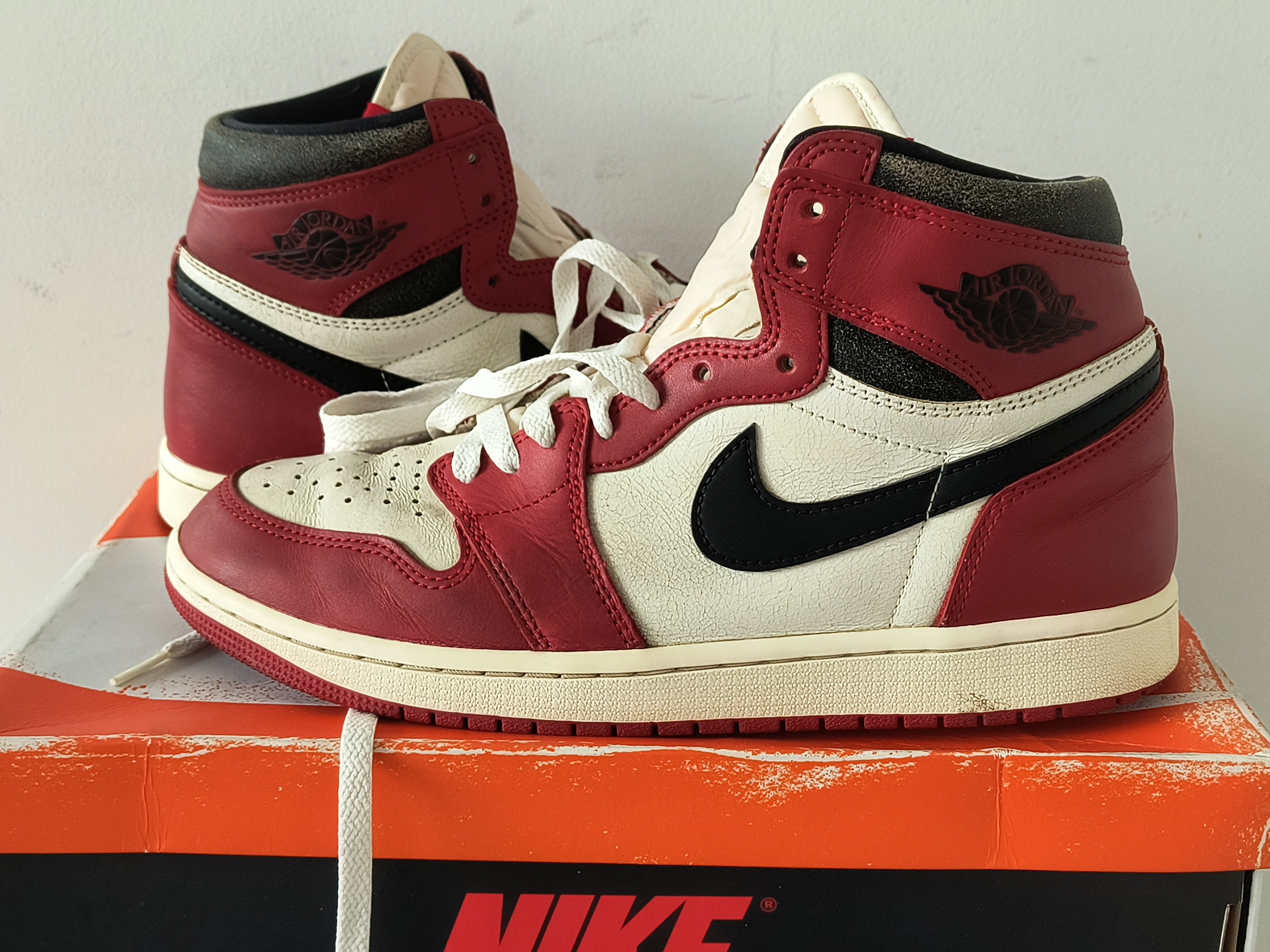 Nike Air Jordan 1 High OG "Lost & Found/Chicago"