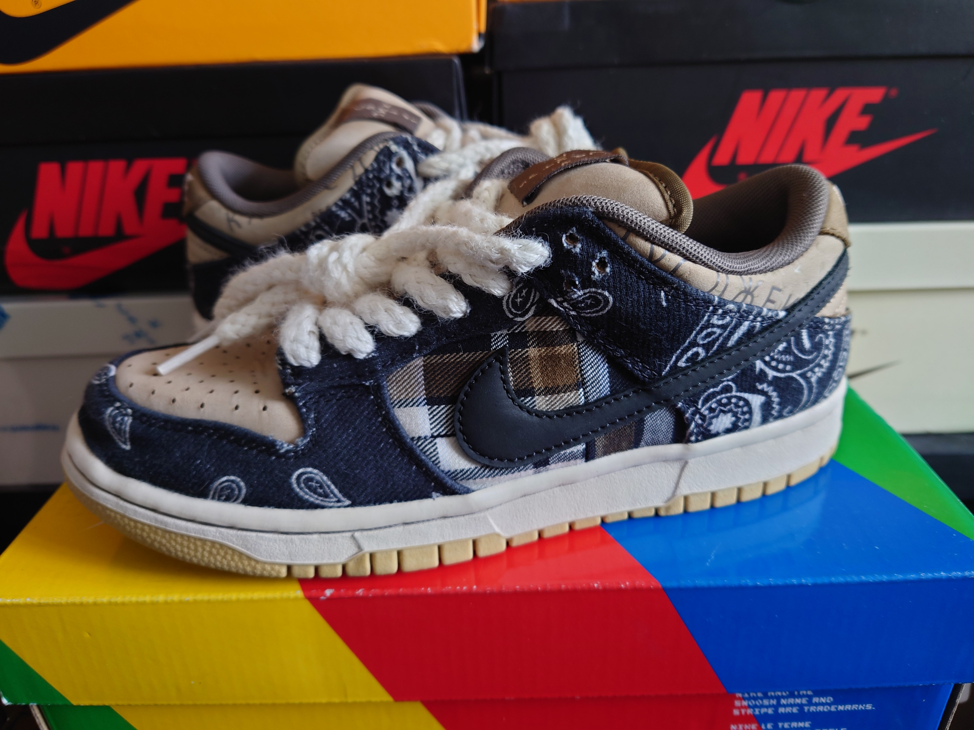 Travis Scott × Nike SB Dunk Low "Black/Parachute Beige"