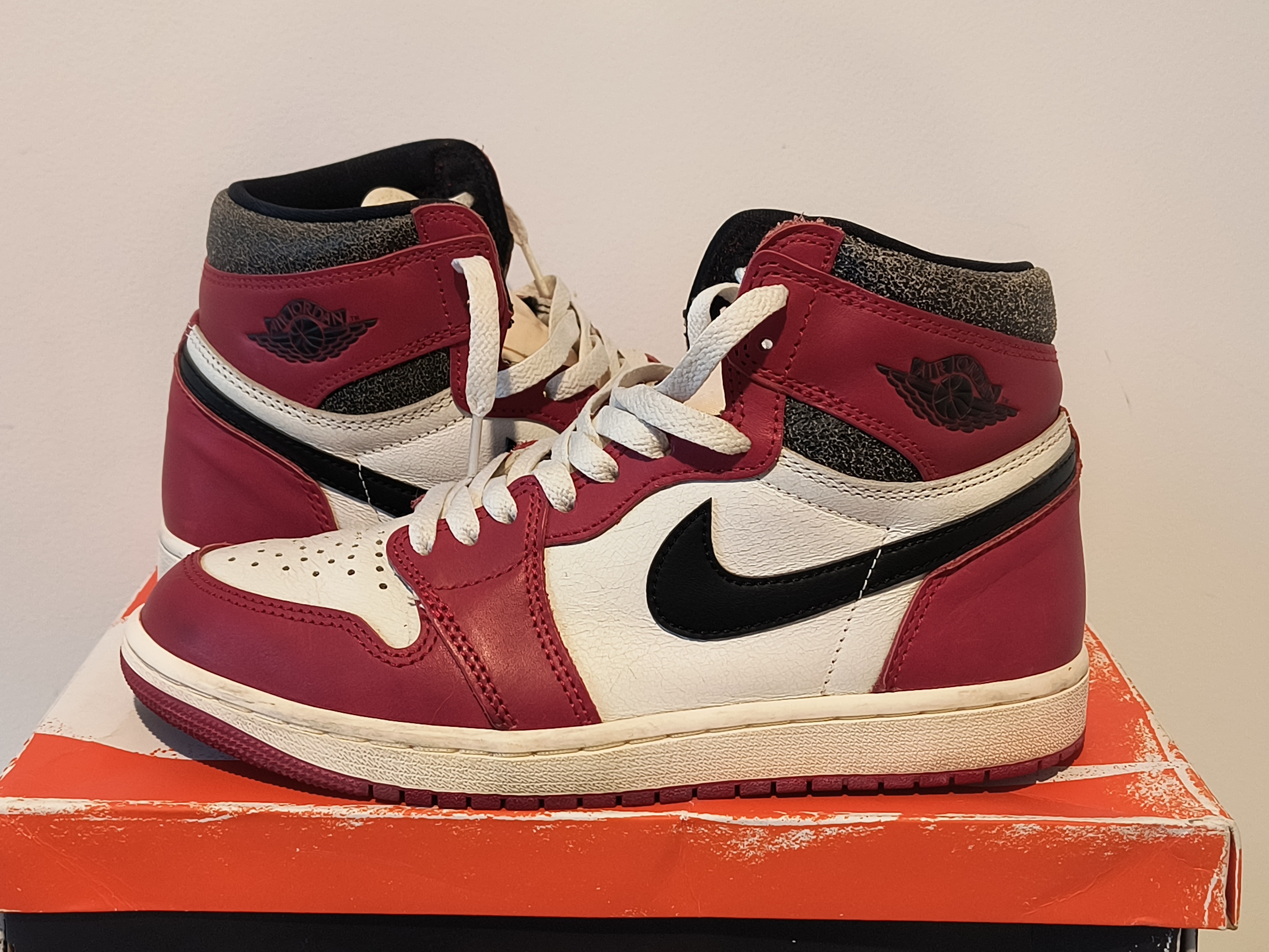 Nike Air Jordan 1 High OG "Lost & Found/Chicago"