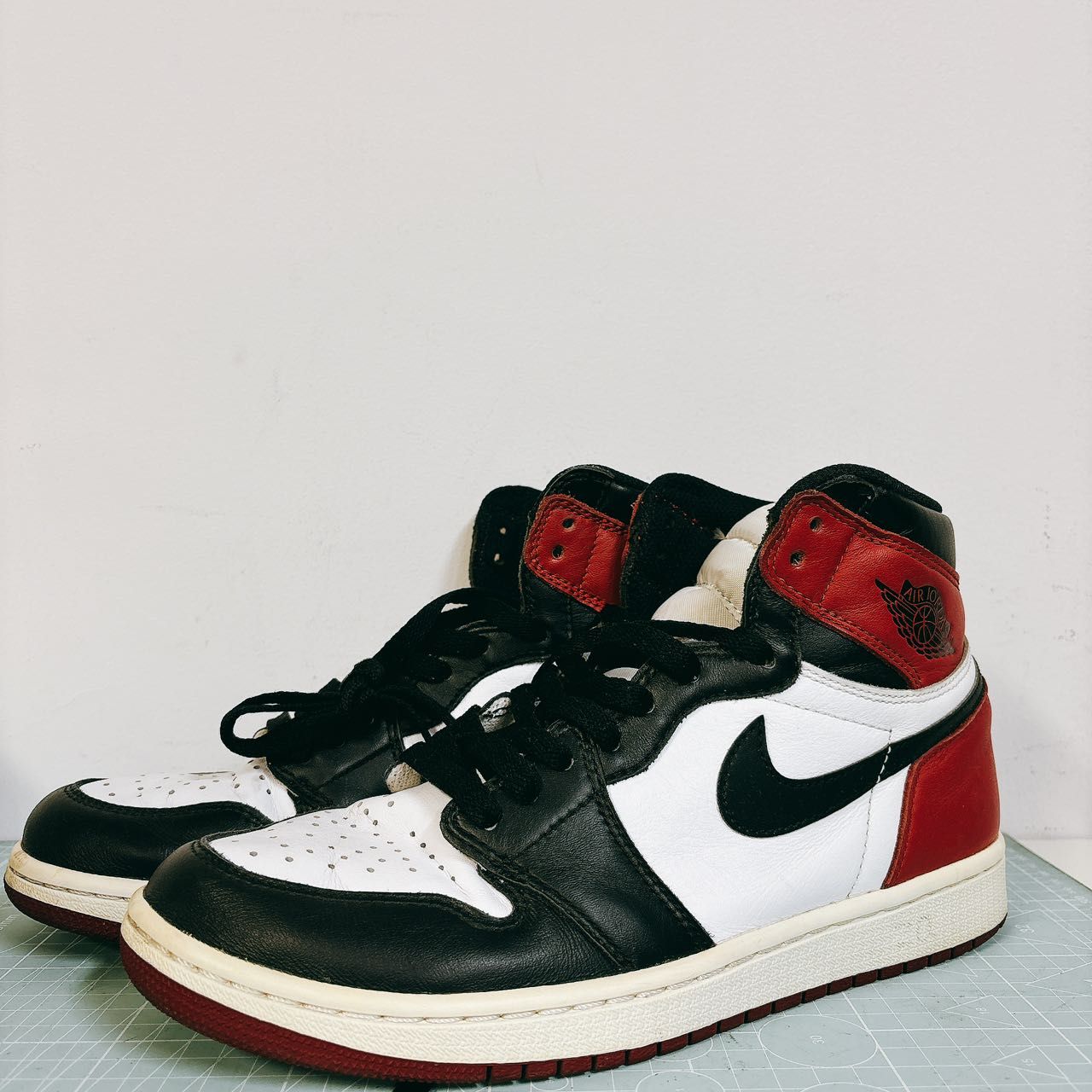 Nike Air Jordan 1 Retro High OG "Black Toe"(2016)