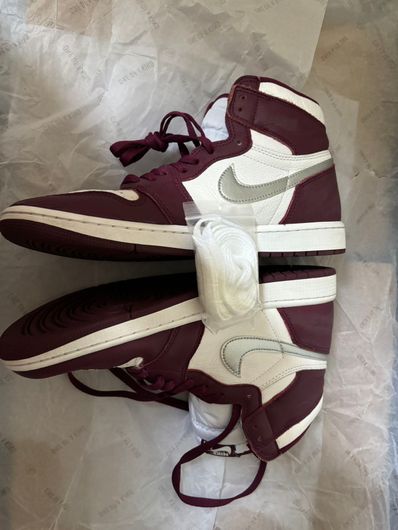 Nike Air Jordan 1 High OG "Bordeaux"