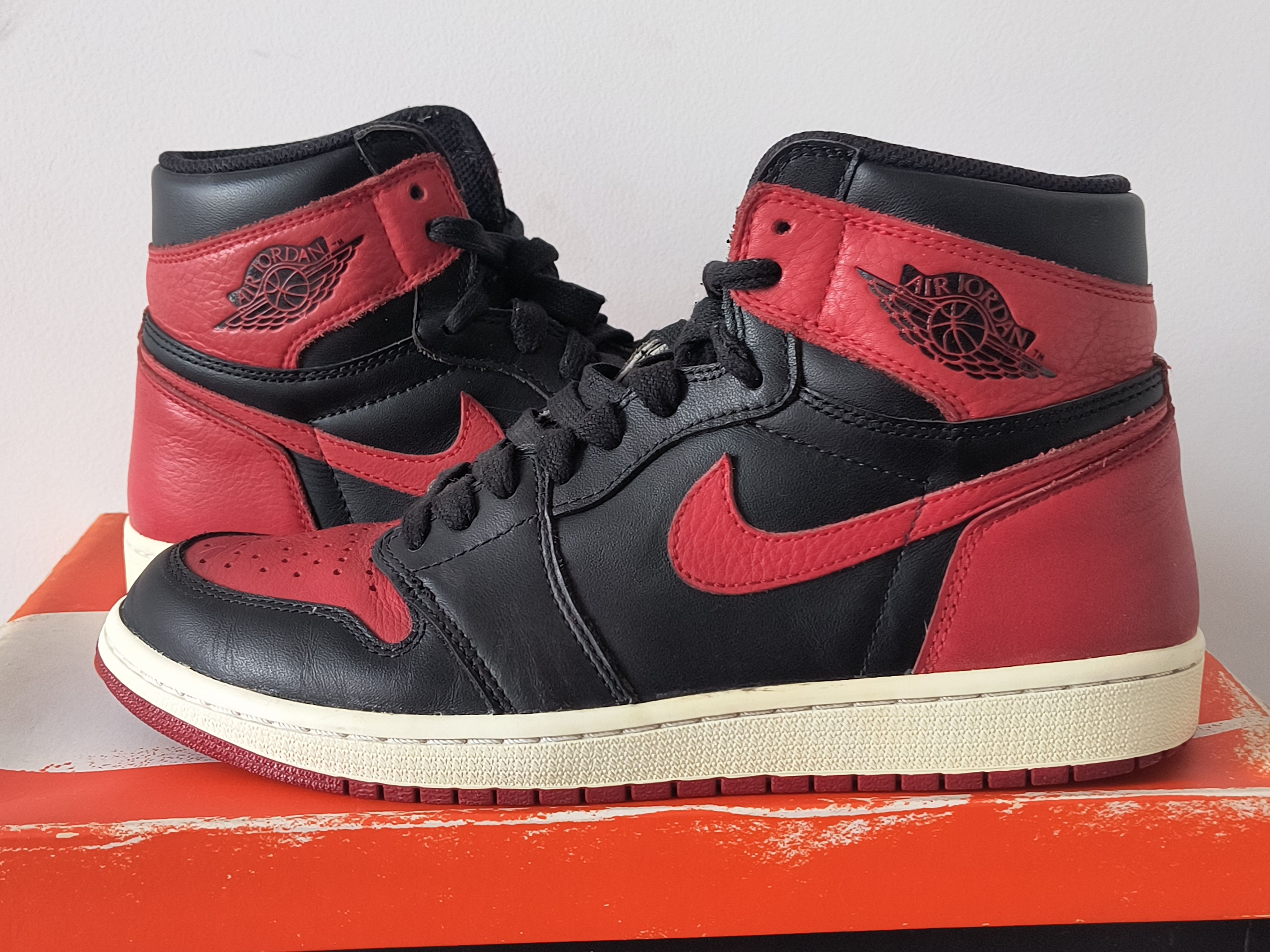 Nike Air Jordan 1 Retro High OG "Bred/Banned" (2016)