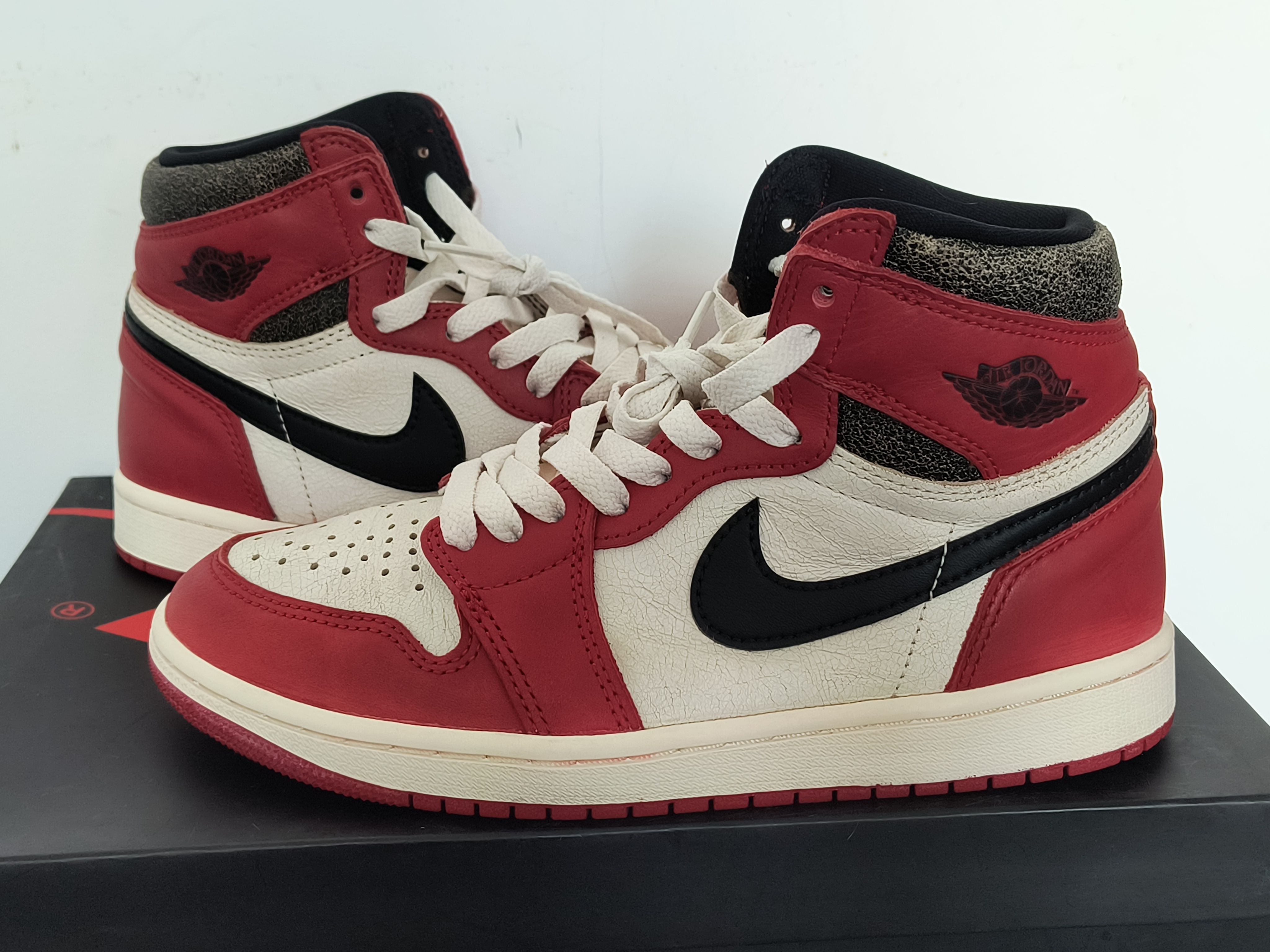 Nike Air Jordan 1 High OG "Lost & Found/Chicago"