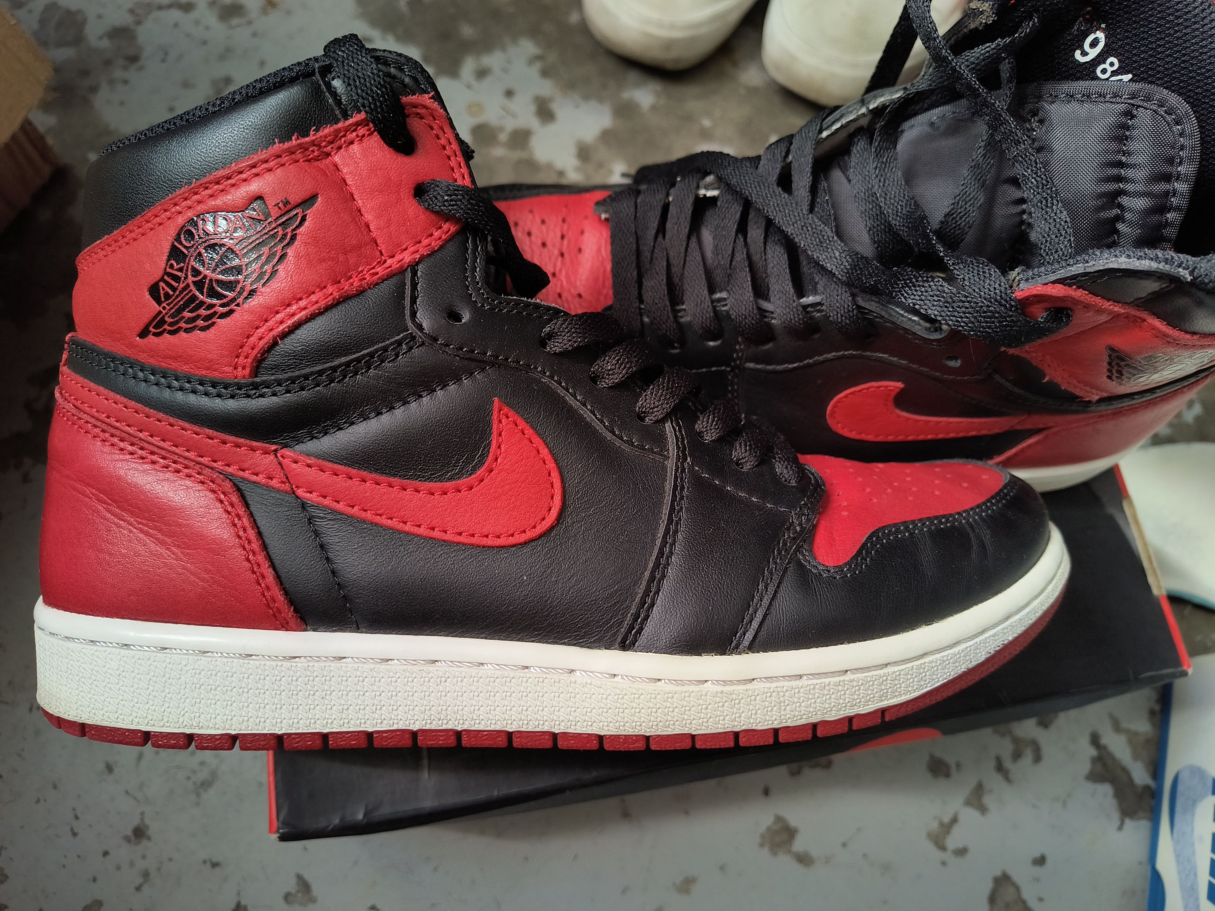 Nike Air Jordan 1 Retro High OG "Bred/Banned" (2016)