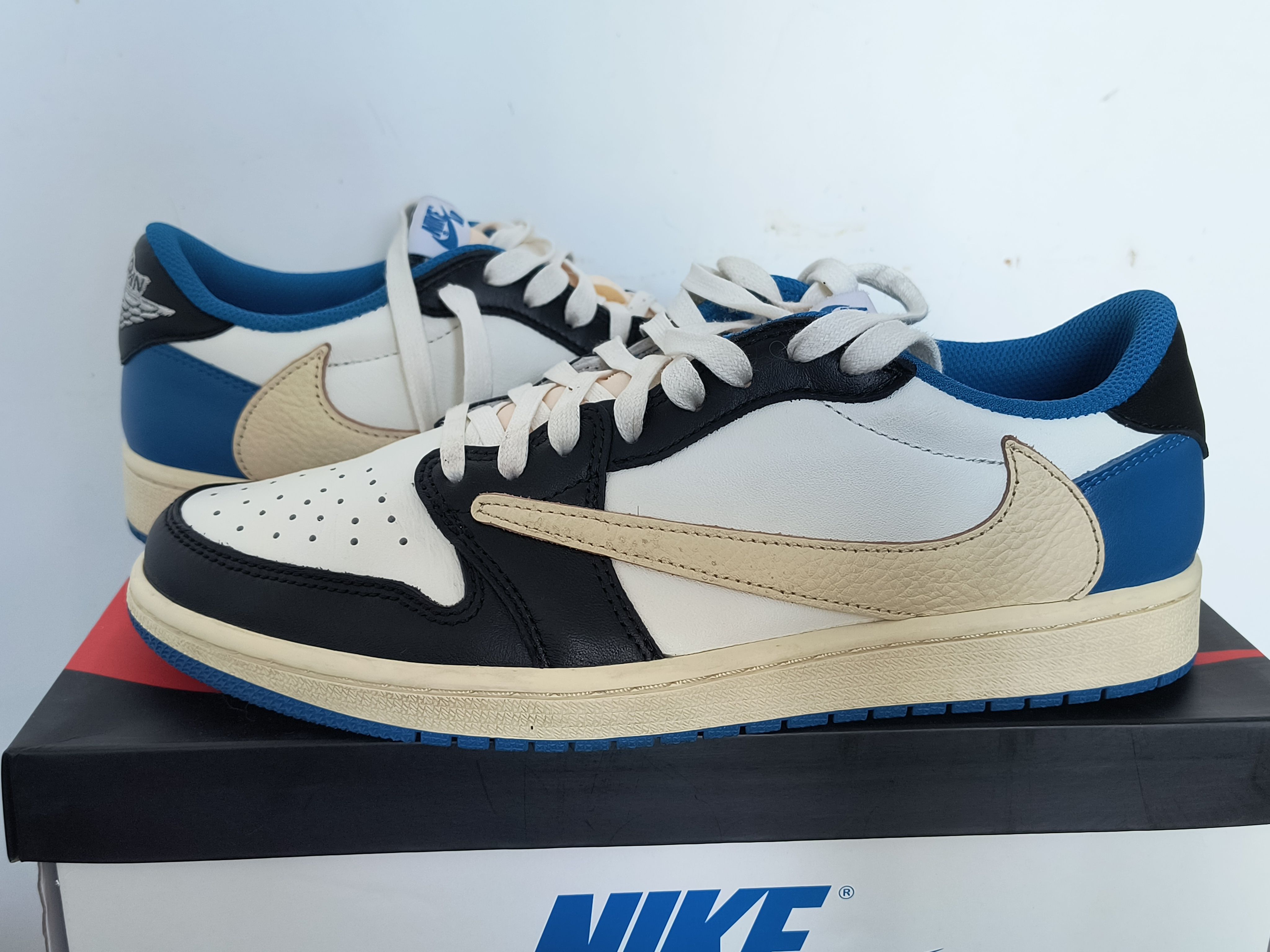 Travis Scott × fragment design × Nike Air Jordan 1 Low OG SP "Military Blue"