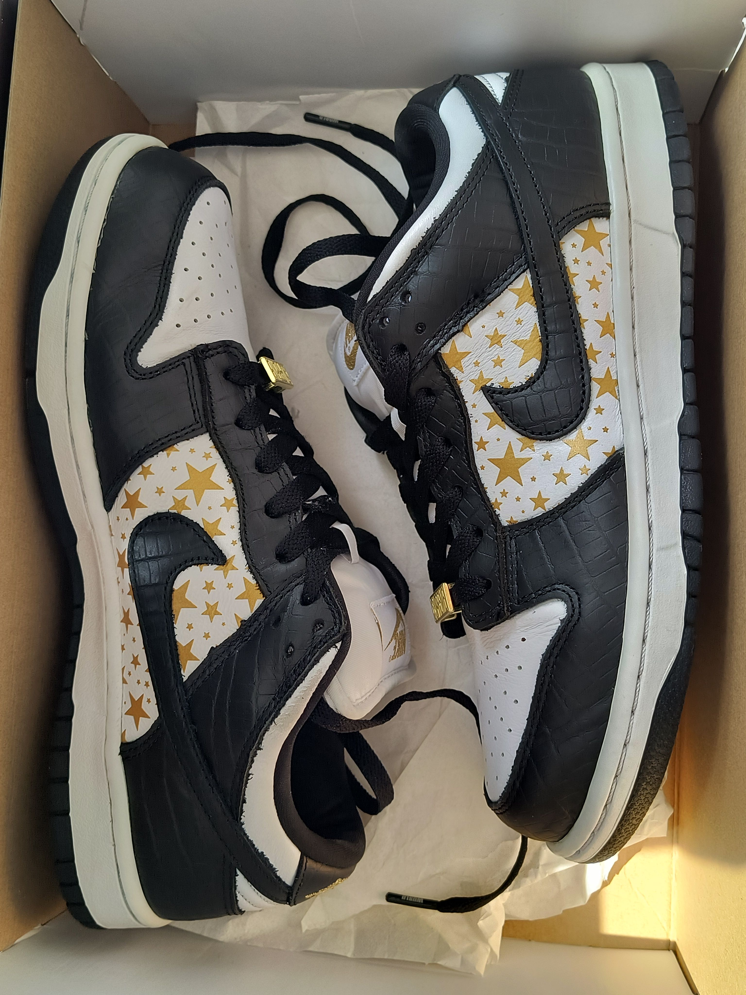 Supreme × Nike SB Dunk Low OG QS Gold Stars "White/Black"