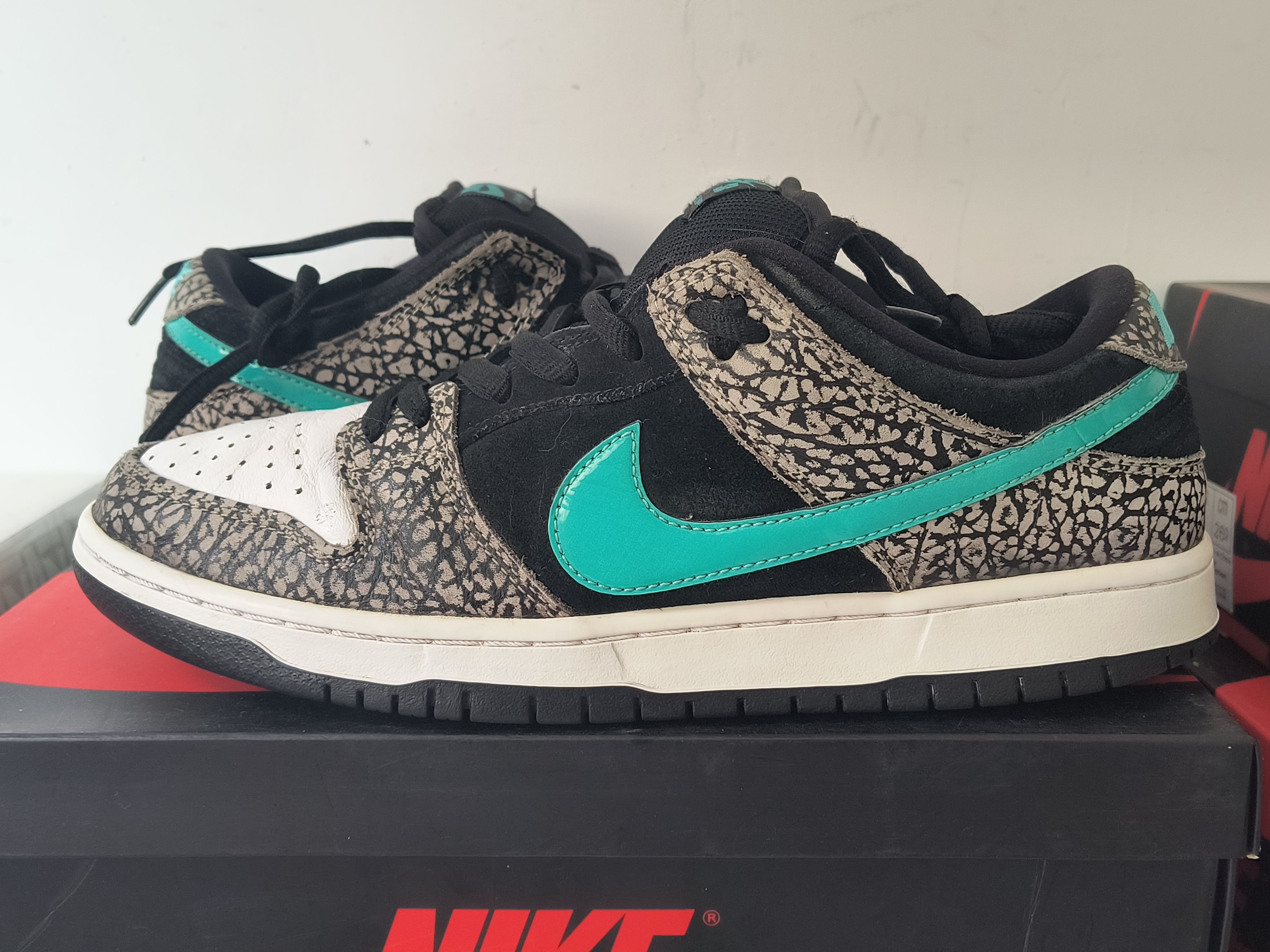 Nike SB Dunk Low "Elephant/Safari"