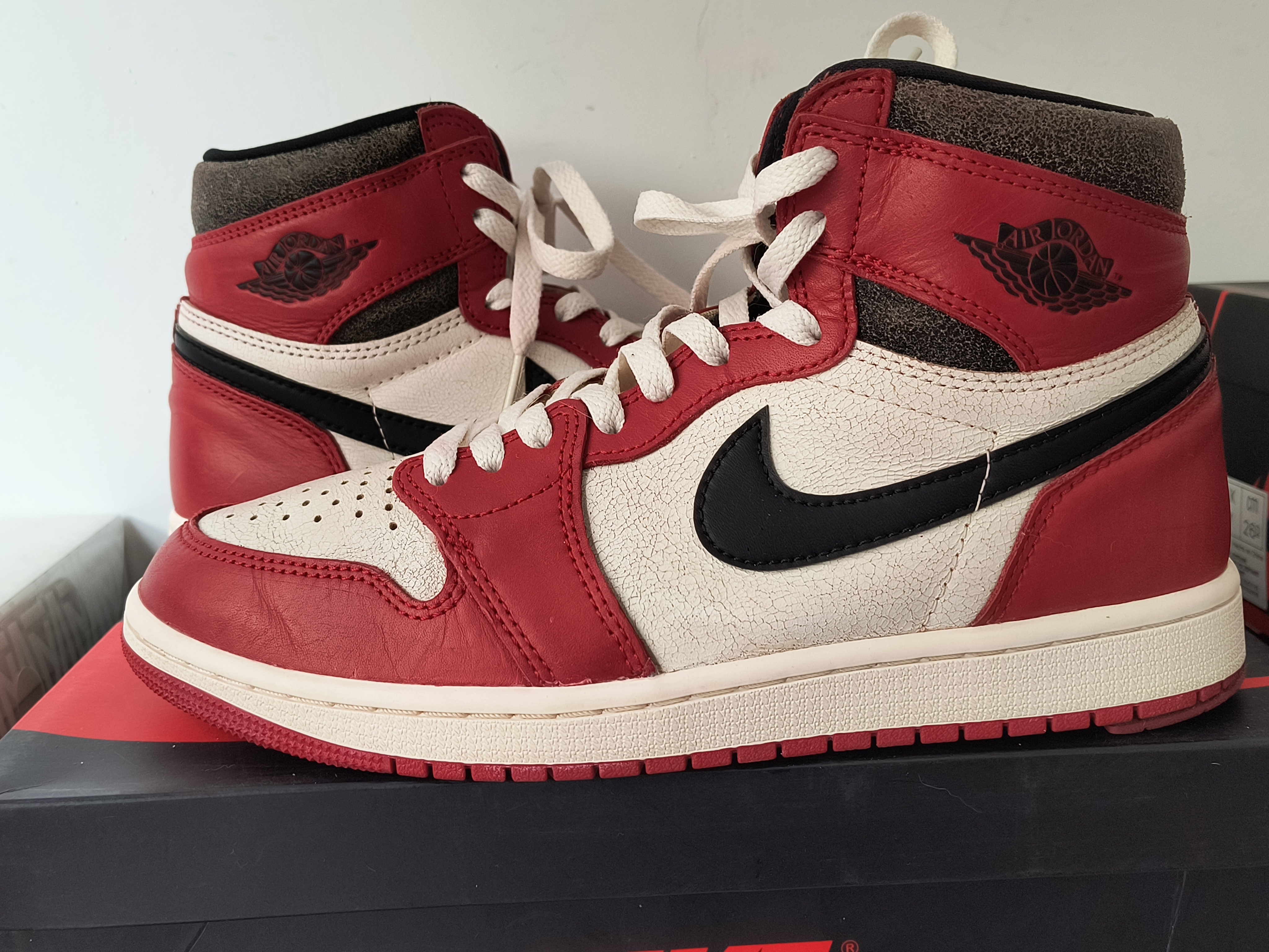 Nike Air Jordan 1 High OG "Lost & Found/Chicago"